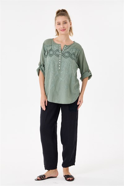 İtalyan Çiçek Nakışlı Dantelli Sırtı Payetli Astarlı Oversize Bluz 40 - 44 Beden