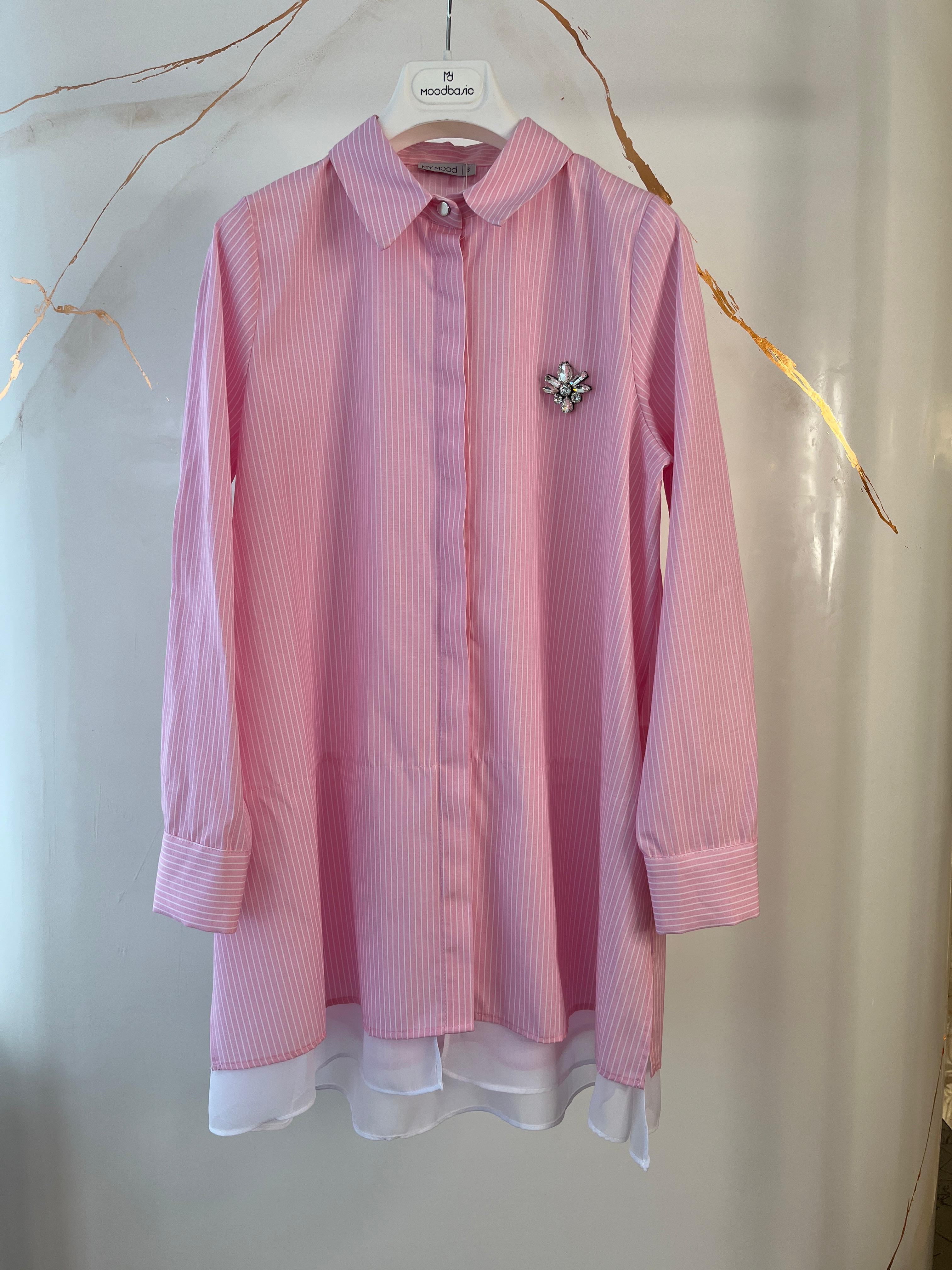 AKSESUAR DETAYLI ÇİZGİLİ GÖMLEK