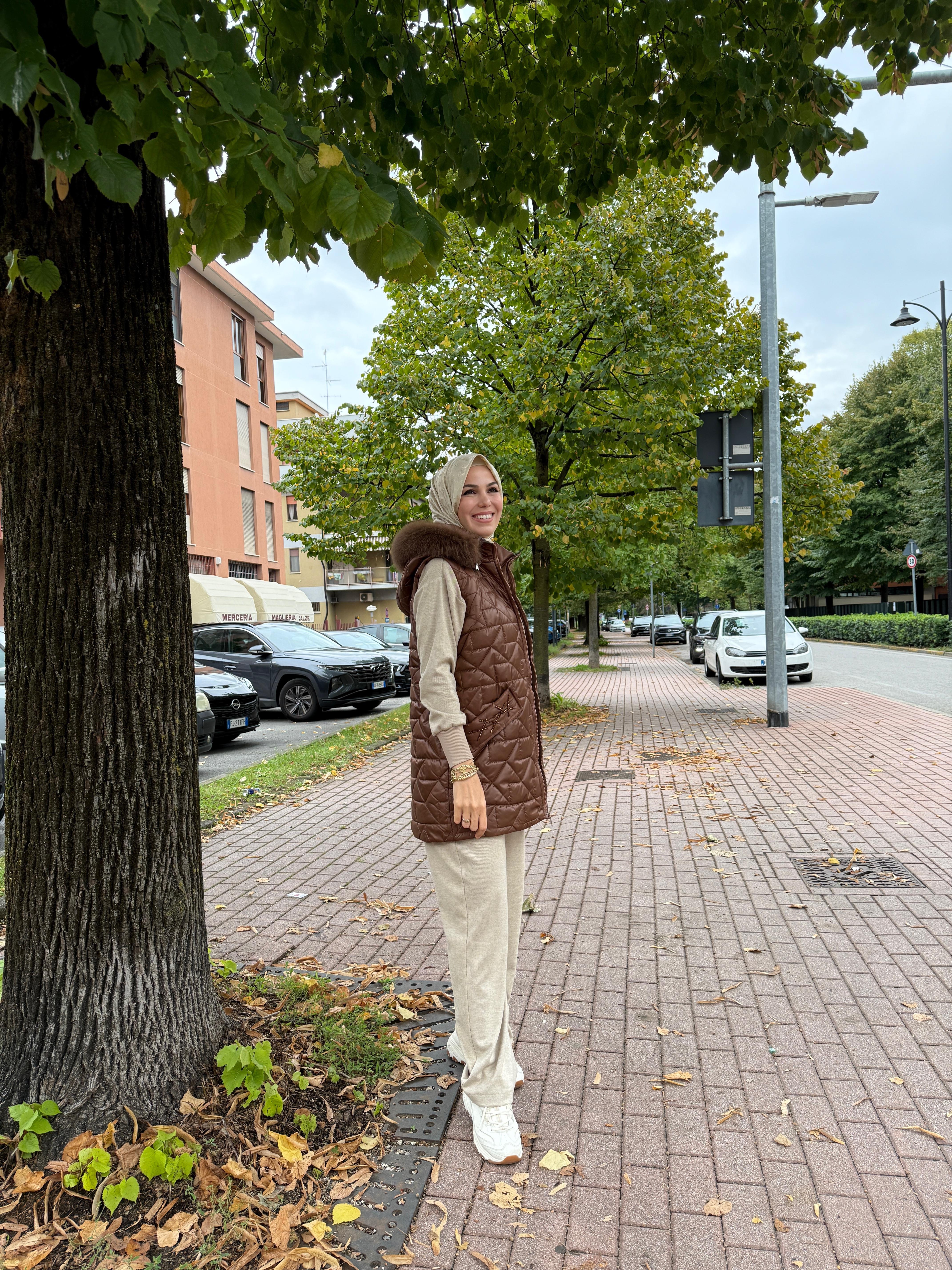 CEBİ TAŞLI KÜRKLÜ KAPİTONE YELEK