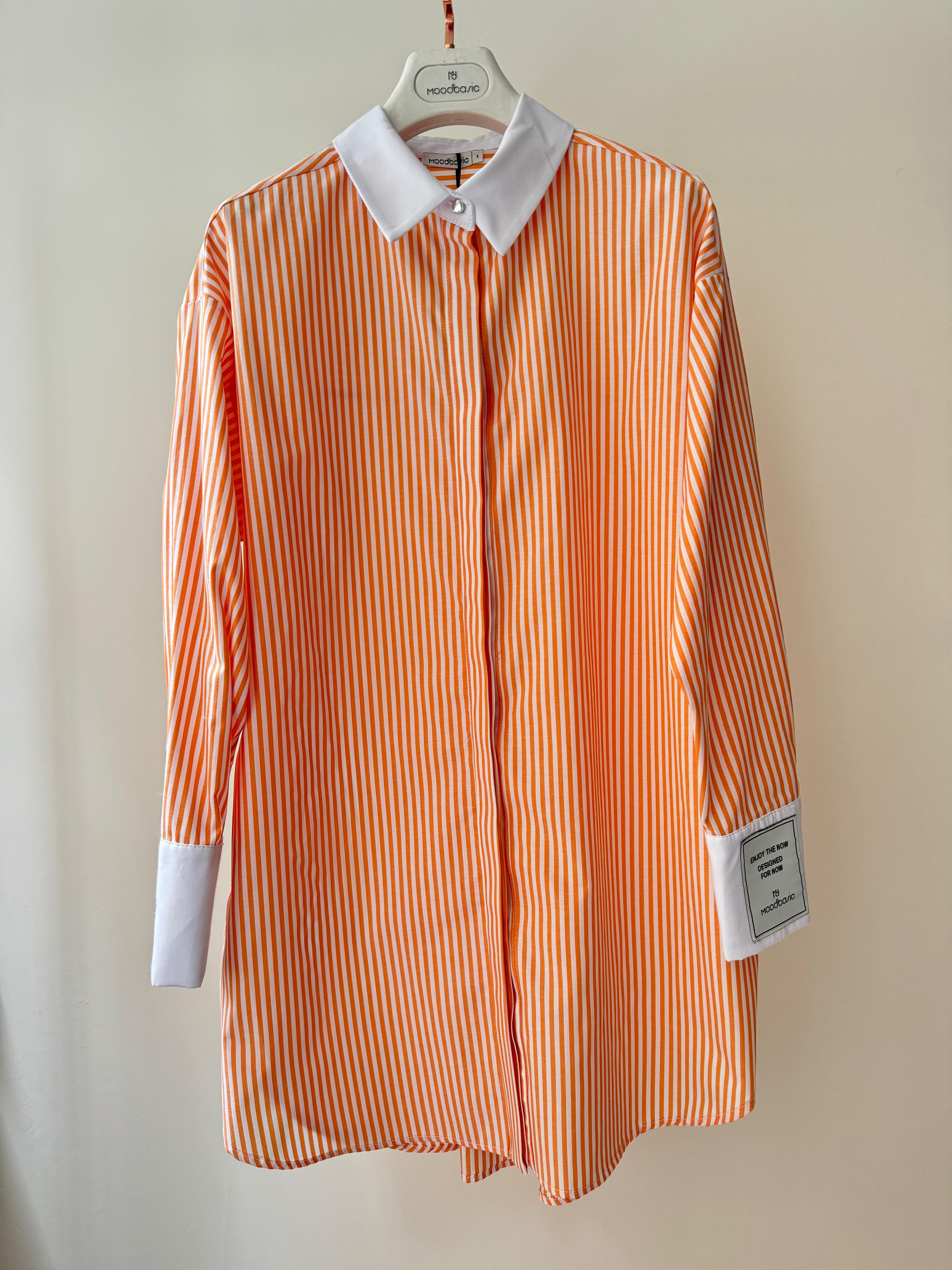 ETİKET DETAYLI ÇİZGİLİ GÖMLEK