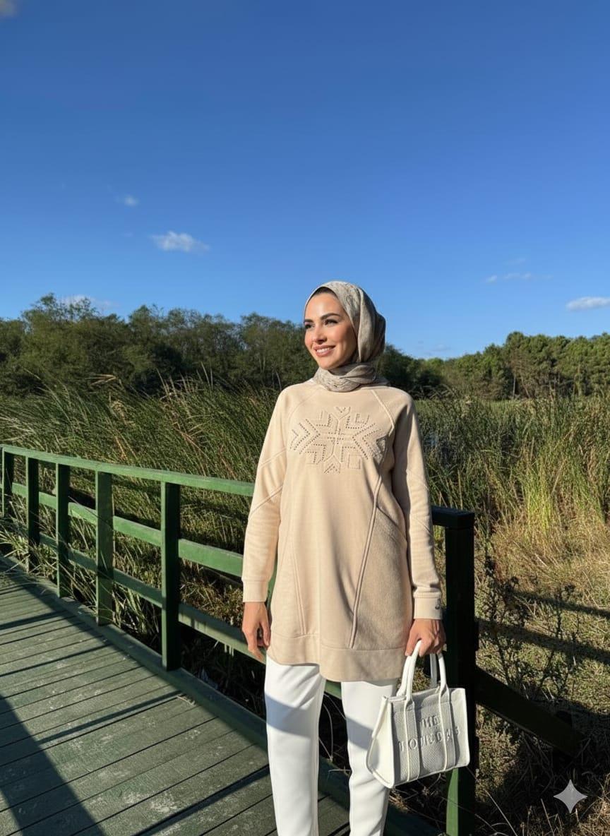 TAŞ APLİKELİ KAPÜŞONLU SWEATSHIRT