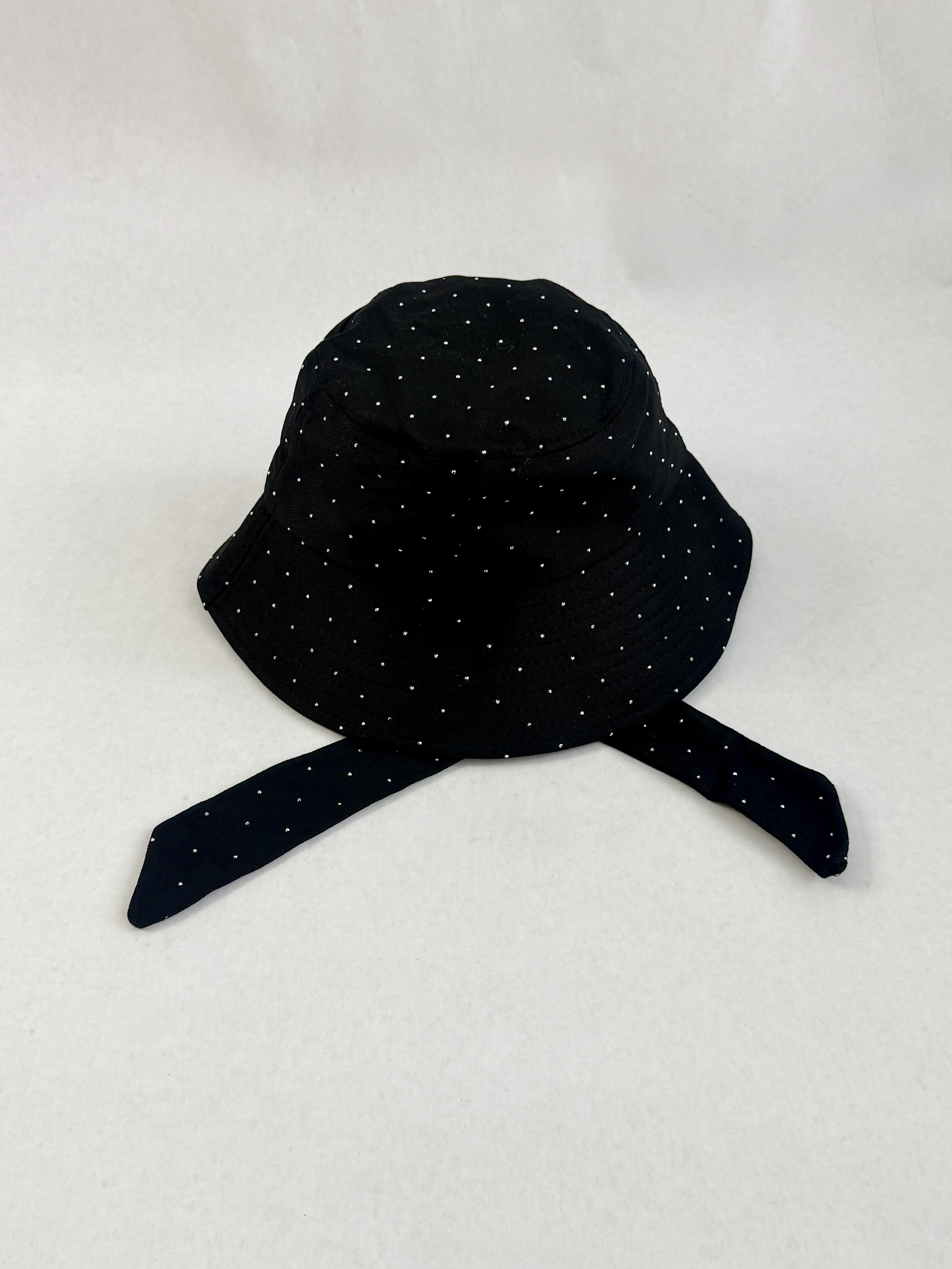 TAŞLI BAĞLAMALI BUCKET ŞAPKA