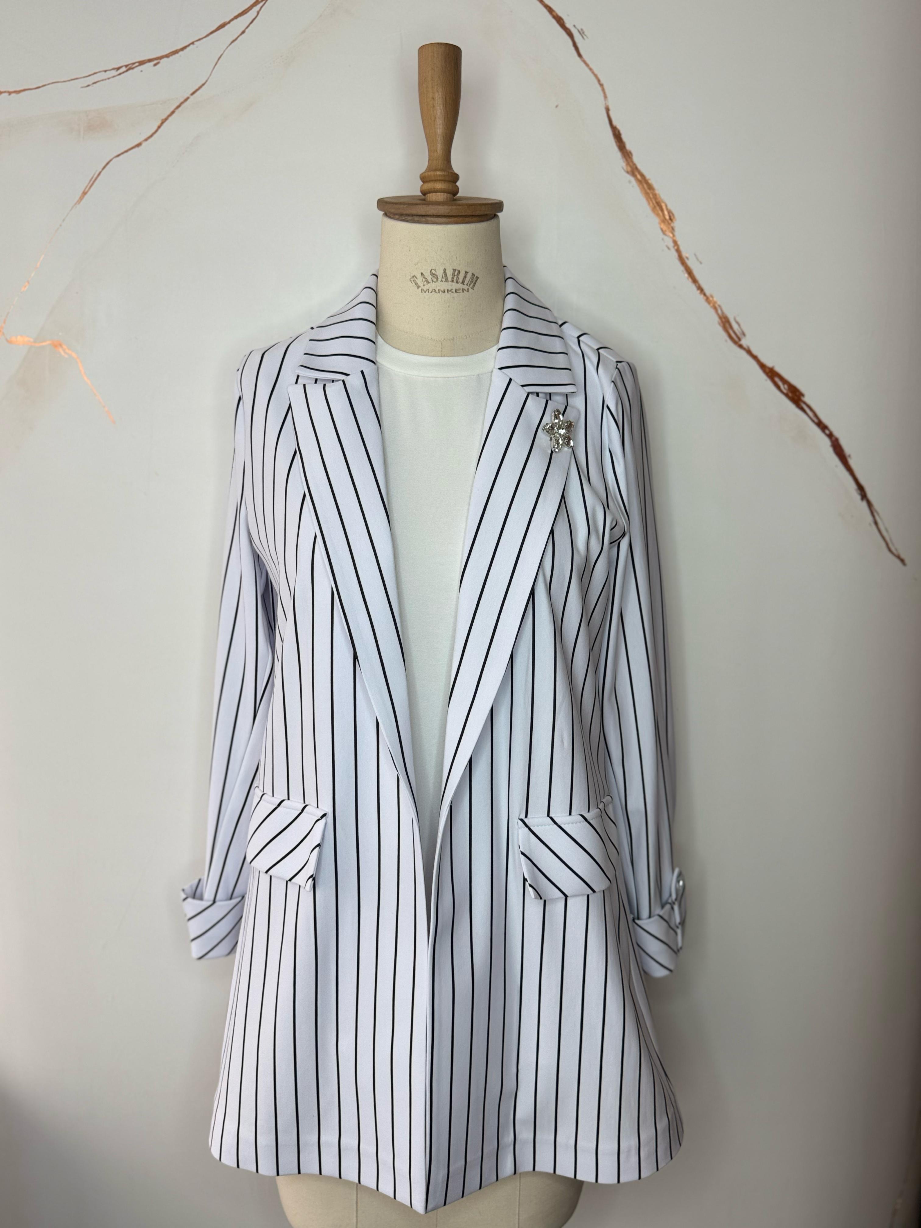 TAŞLI ÇİZGİLİ BLAZER CEKET