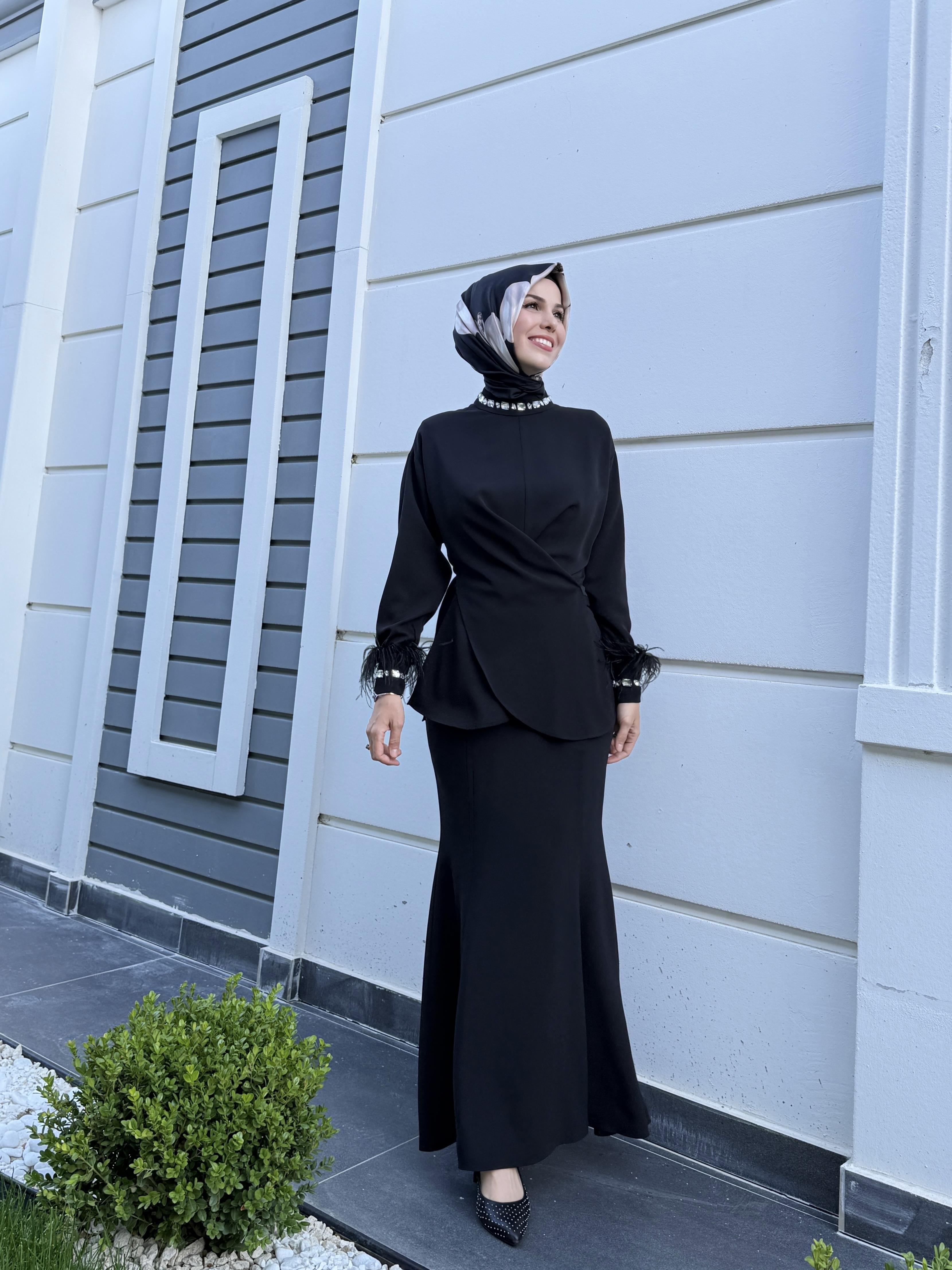 ANVELOP BLUZLU KUŞ TÜYLÜ ETEKLİ TAKIM