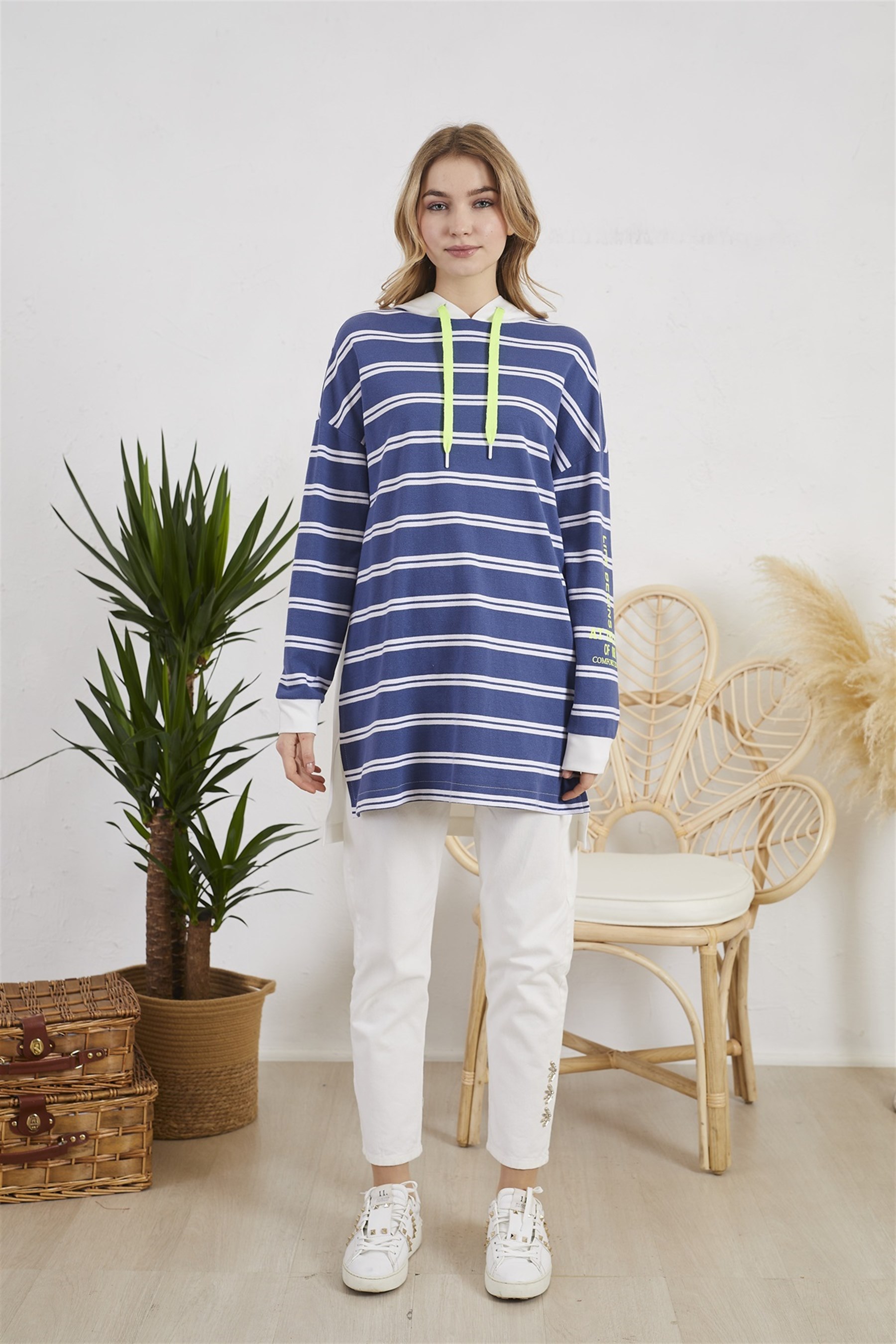 ÇİZGİLİ YIRTMAÇ DETAYLI SWEATSHIRT · 3