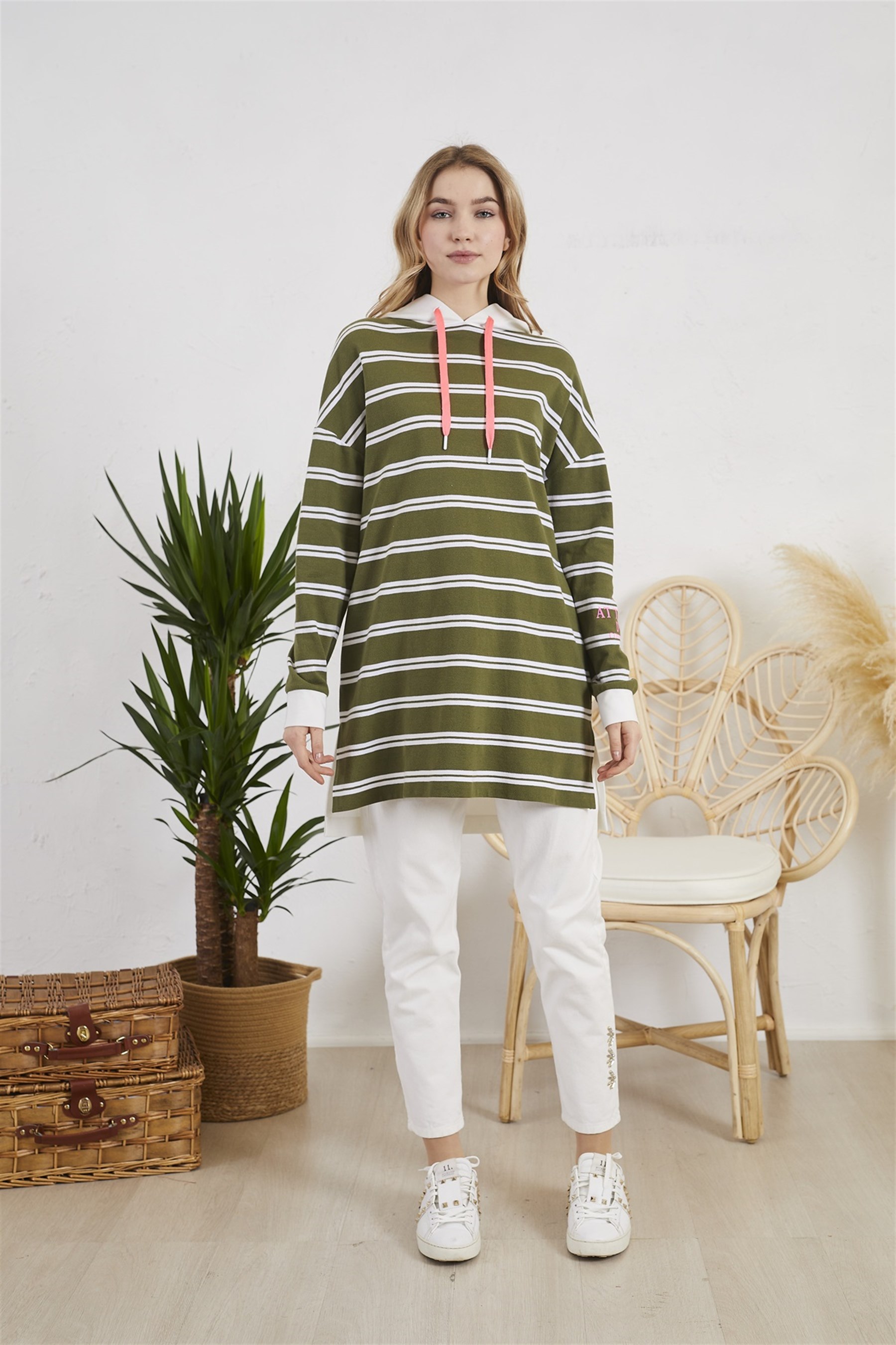 ÇİZGİLİ YIRTMAÇ DETAYLI SWEATSHIRT · 3