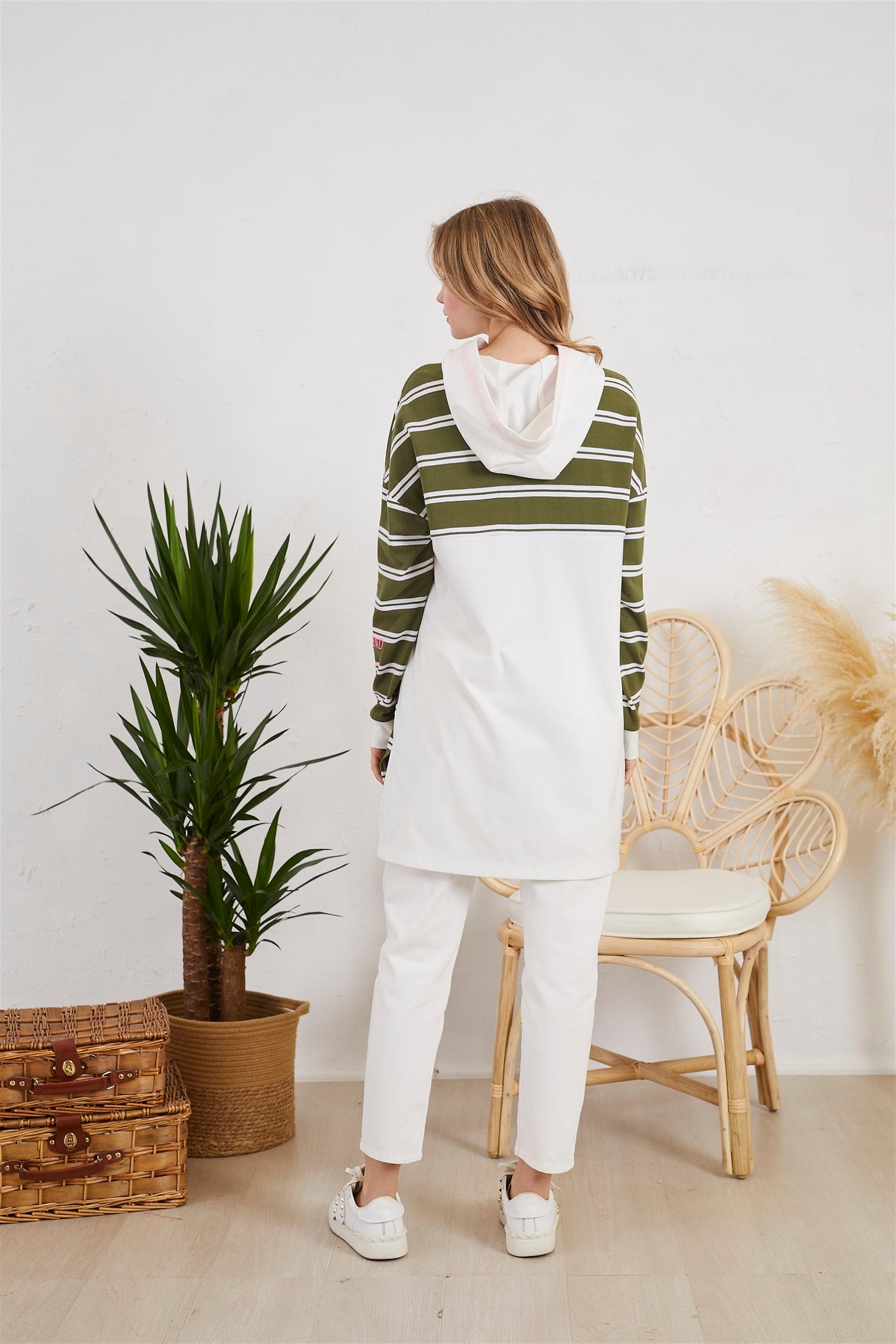 ÇİZGİLİ YIRTMAÇ DETAYLI SWEATSHIRT · 5