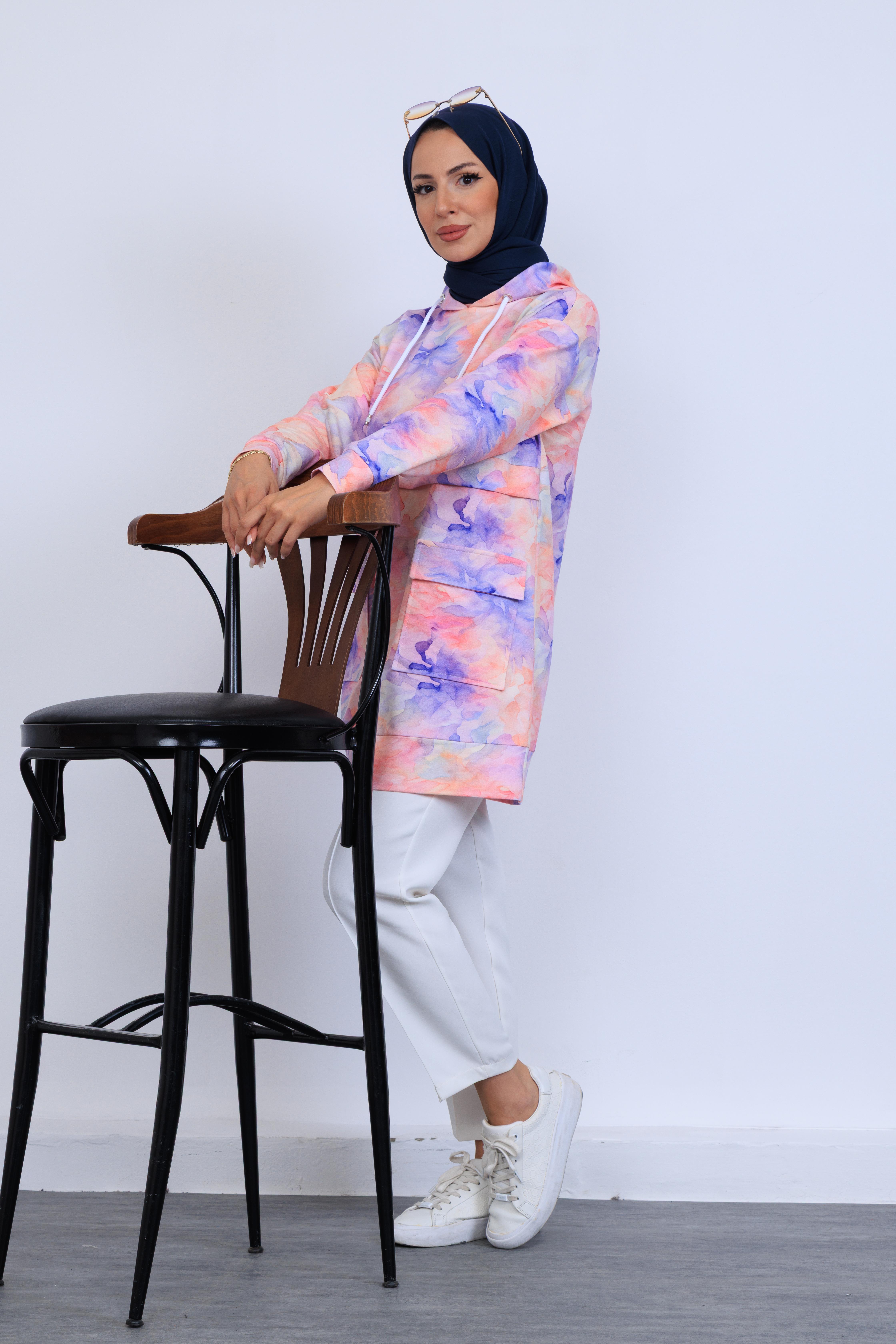 DESENLİ CEP DETAYLI SWEATSHIRT