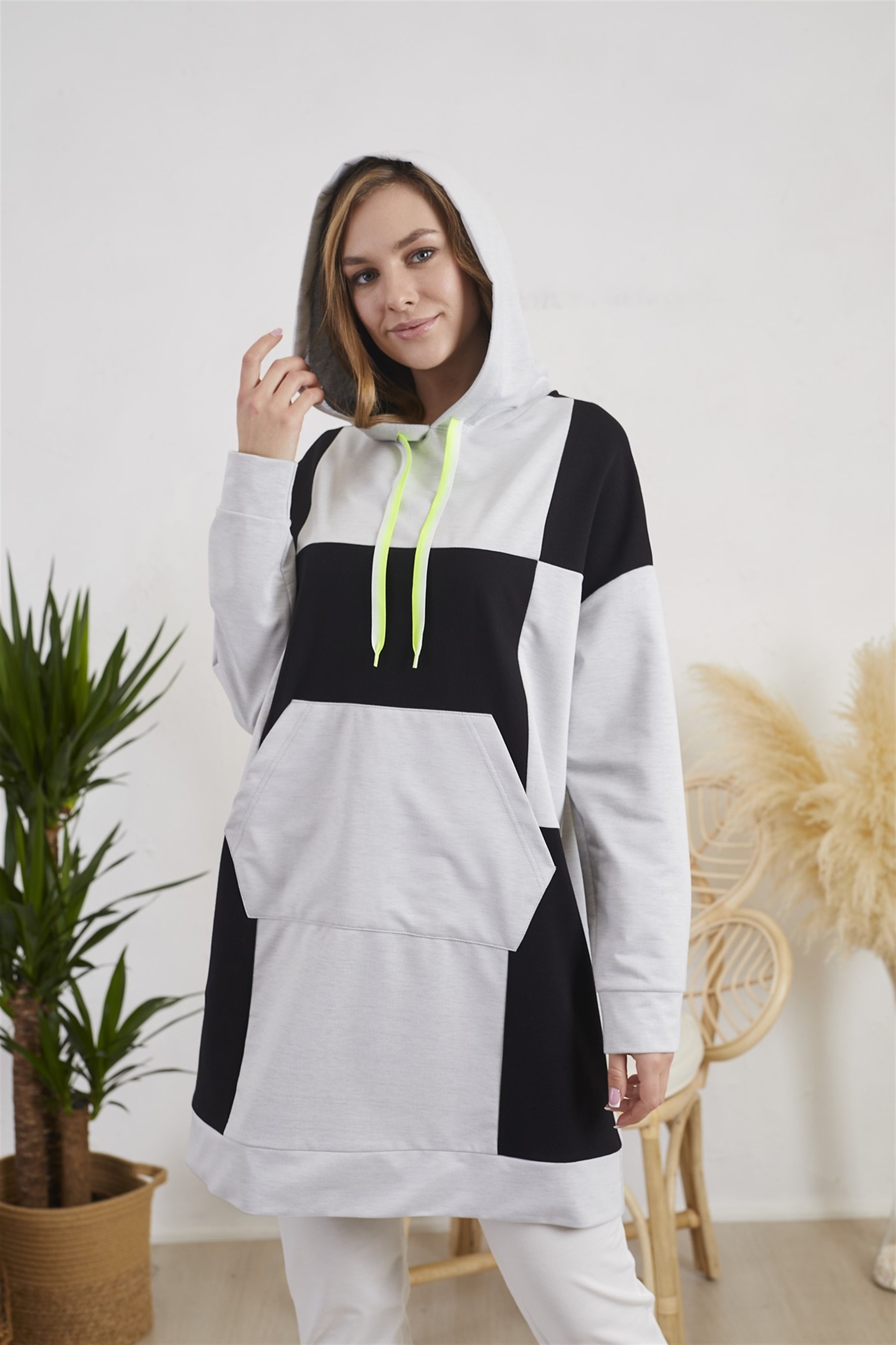 KANGURU CEPLİ SWEATSHIRT · 2