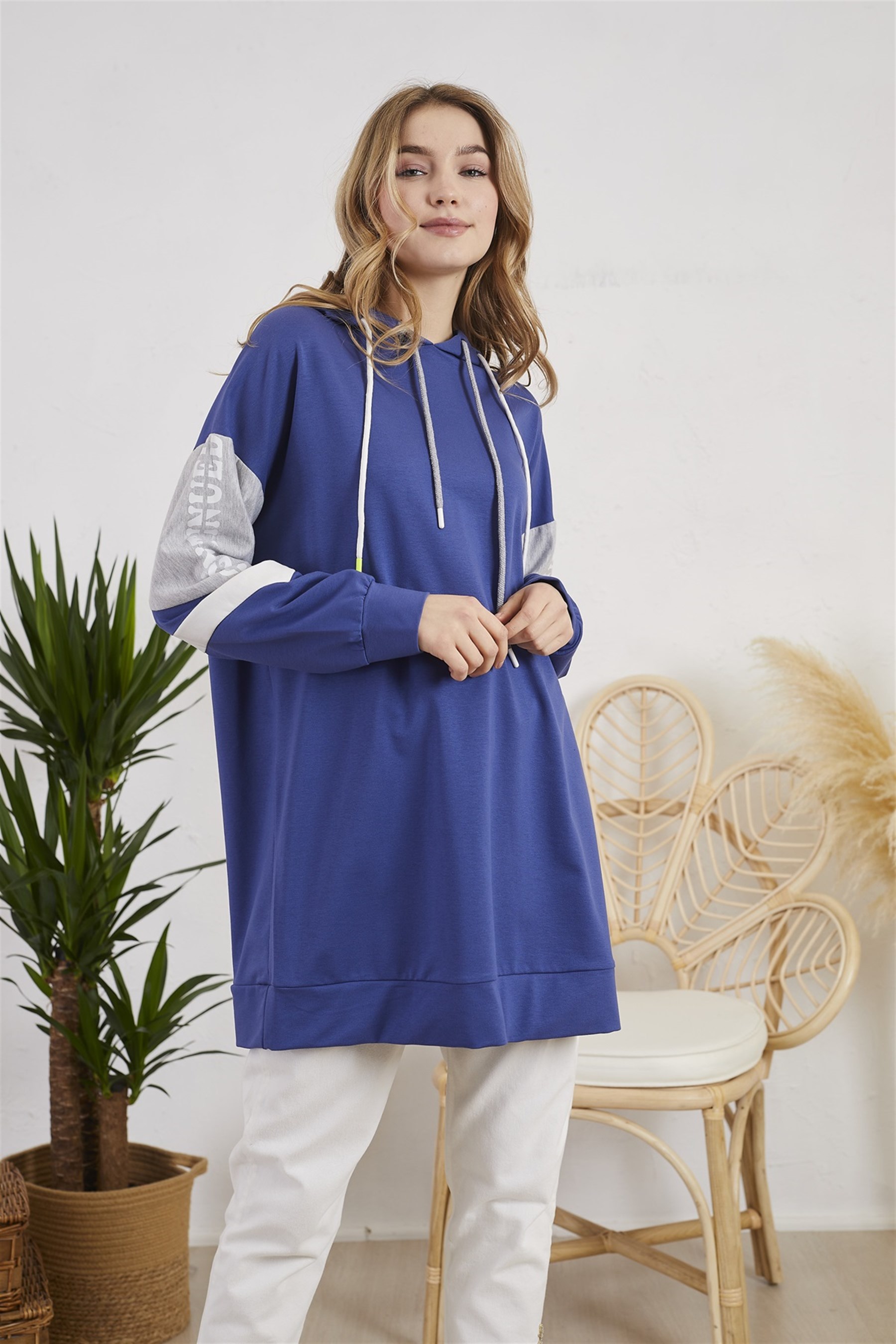 KOLU YAZI BASKILI SWEATSHİRT · 2