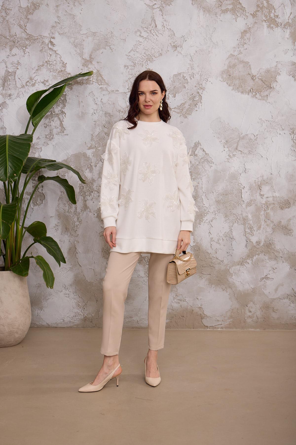 PULLU ÇİÇEK NAKIŞLI SWEAT