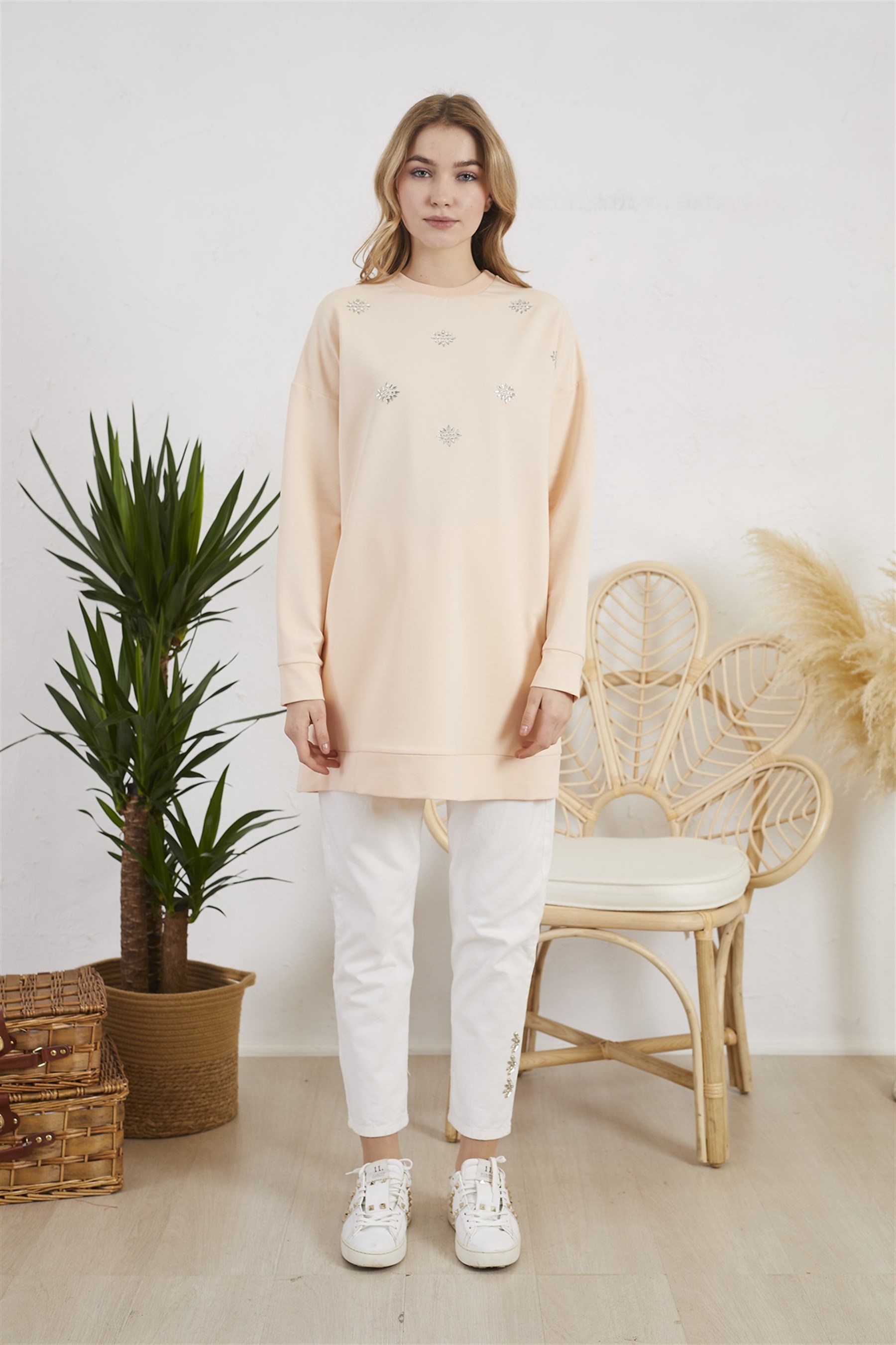 TAŞ DETAYLI SWEATSHIRT · 3