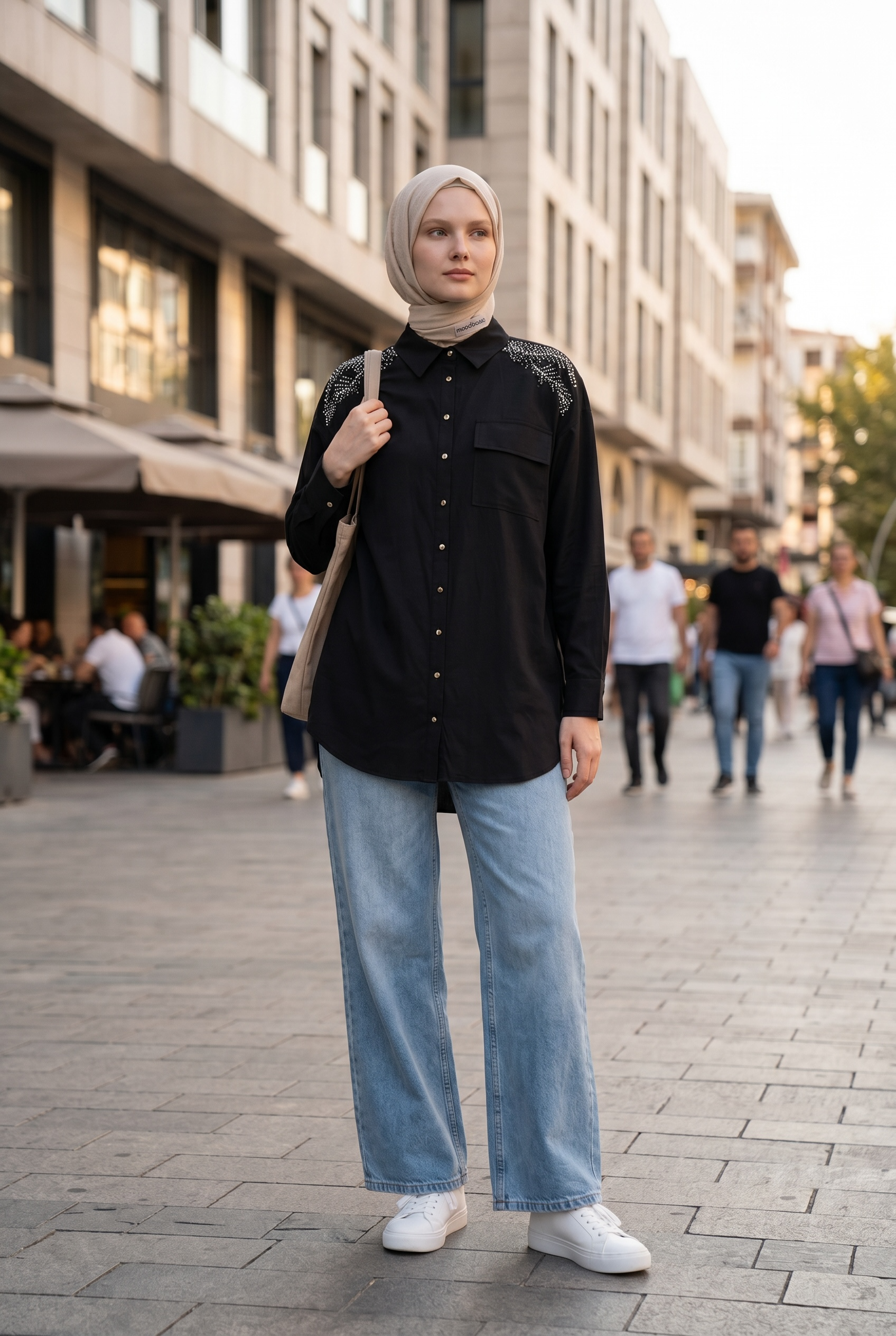 TAŞLI DANTELLİ GÖMLEK