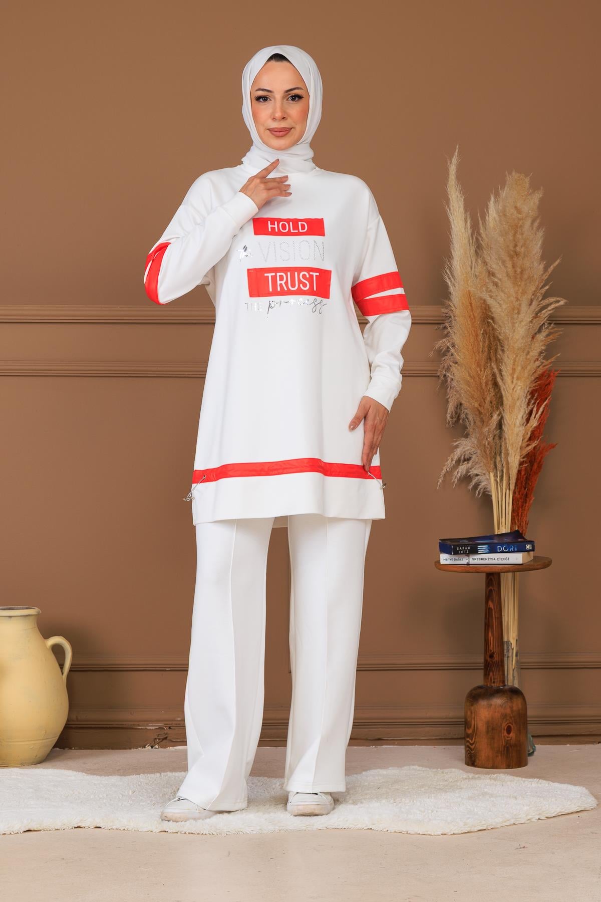 TAŞLI YAZILI SWEATSHIRT