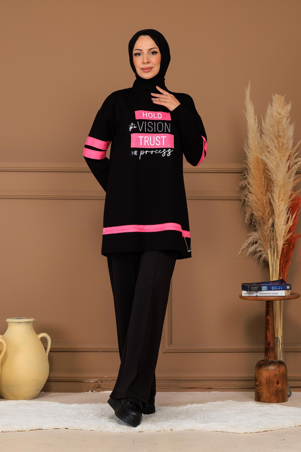 TAŞLI YAZILI SWEATSHIRT