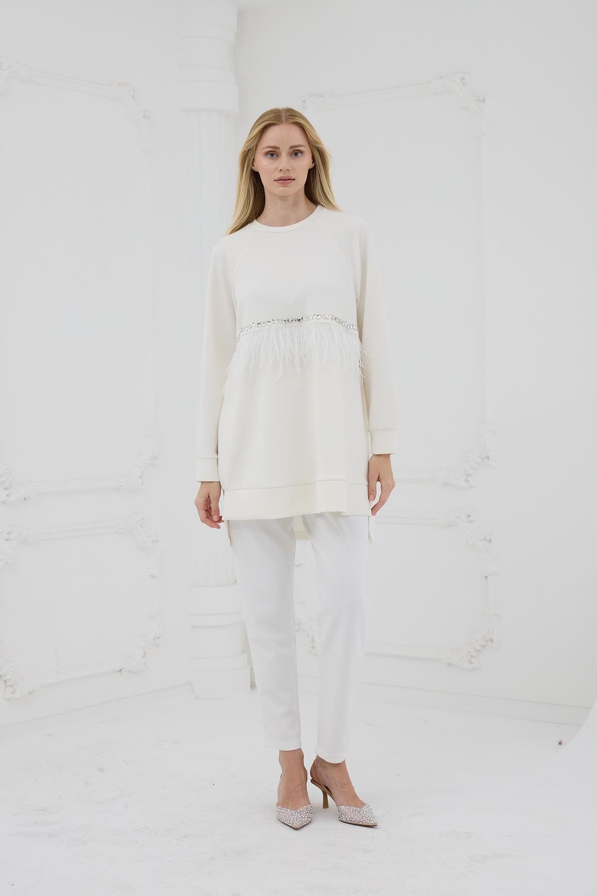 TÜY DETAYLI TAŞLI SWEATSHIRT