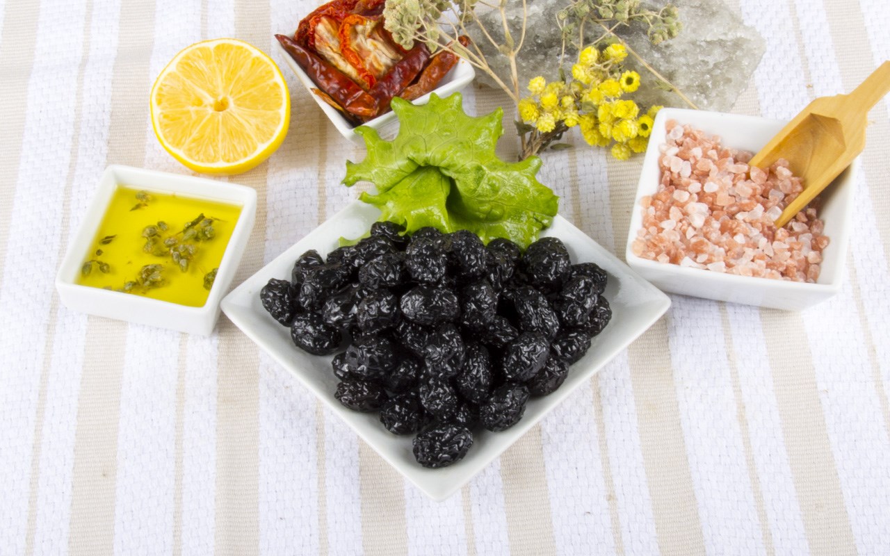 Az Tuzlu Sele Zeytini