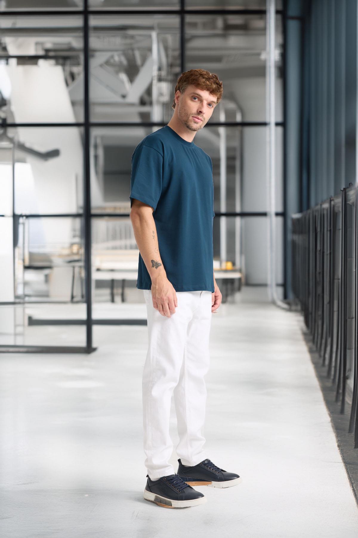 İki İplik Kumaş Pamuklu Bisiklet Yaka Basic Oversize Erkek T-Shirt - Prusya Mavisi · 2