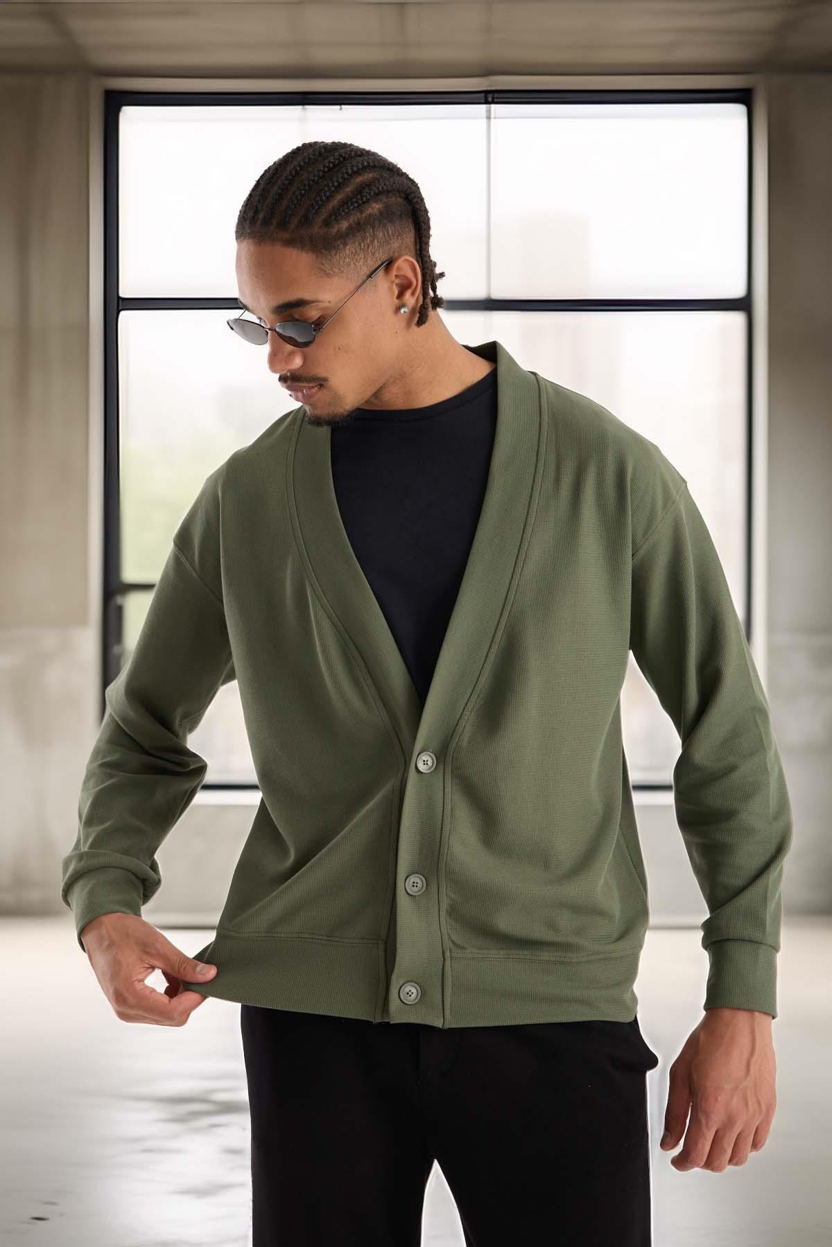 Potter Dokulu Selanik Kumaş Oversize Basic 3 Düğmeli Erkek Hırka - Avcı Yeşili