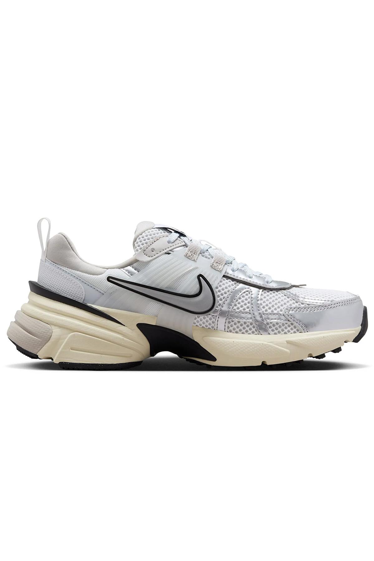 Nike V2K Run Kadın Koşu Ayakkabı  FD0736-100