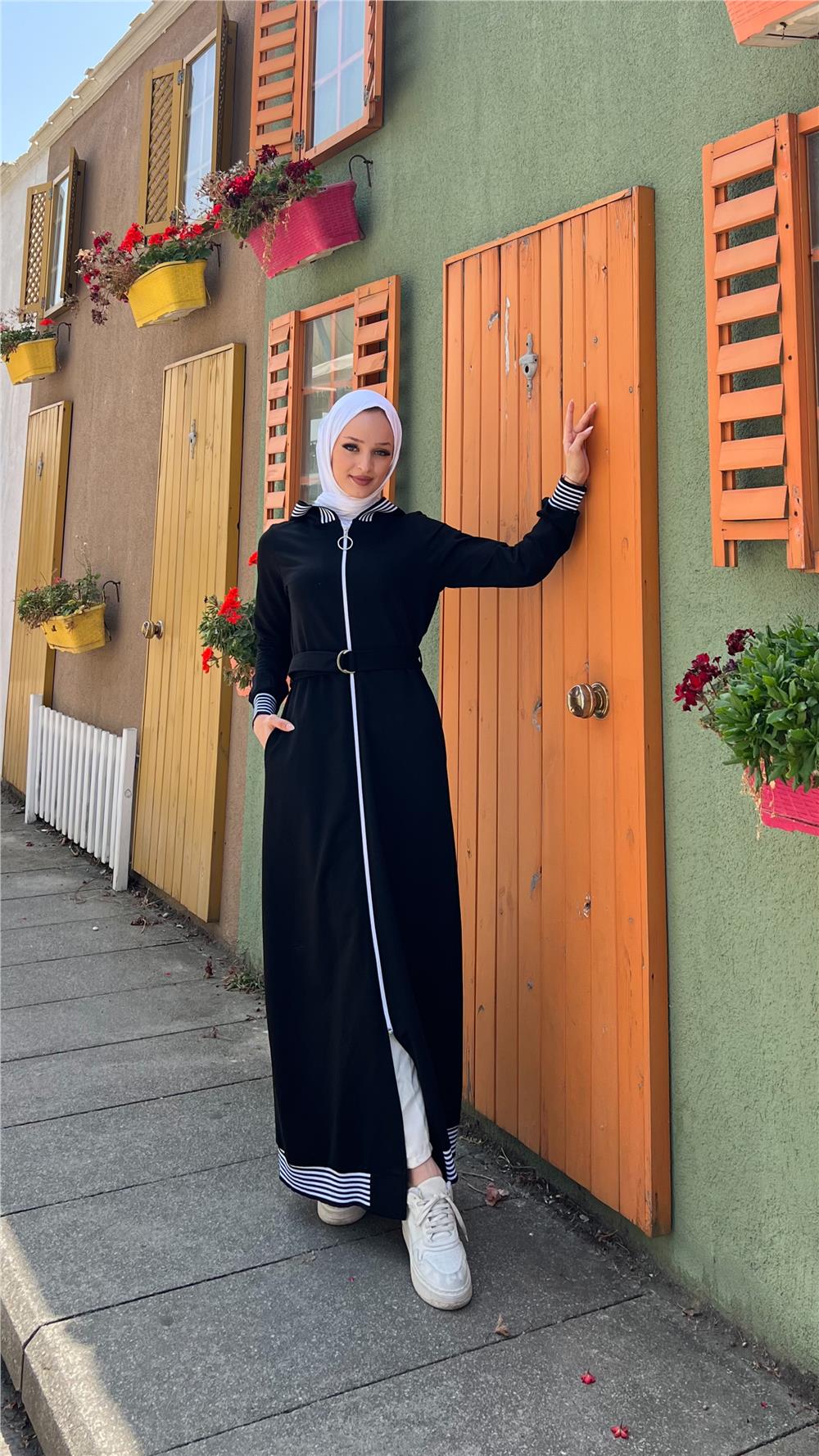 AYDA KEMER DETAYLI FERMUARLI ELBİSE - SİYAH