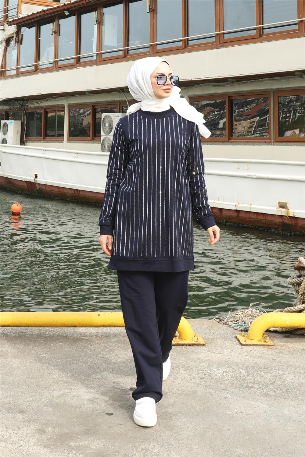 Çizgili Taş Desenli O Yaka İkili Tesettür Eşofman Takımı - 71187.015 - Lacivert