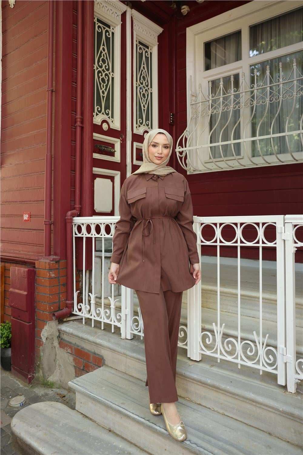 Gömlek Yaka Belden Bağcıklı Kısa Tunik İkili Tesettür Eşofman Takımı - (38-46) - 71299 - Kahverengi