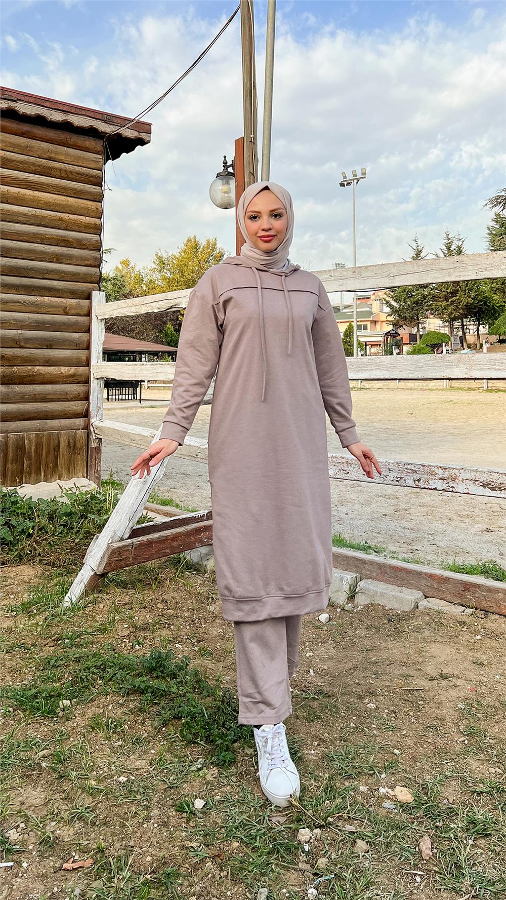 Uzun Tunik Kapşonlu Kenardan Yırtmaçlı İkili Spor Takım - 3034 - Vizon