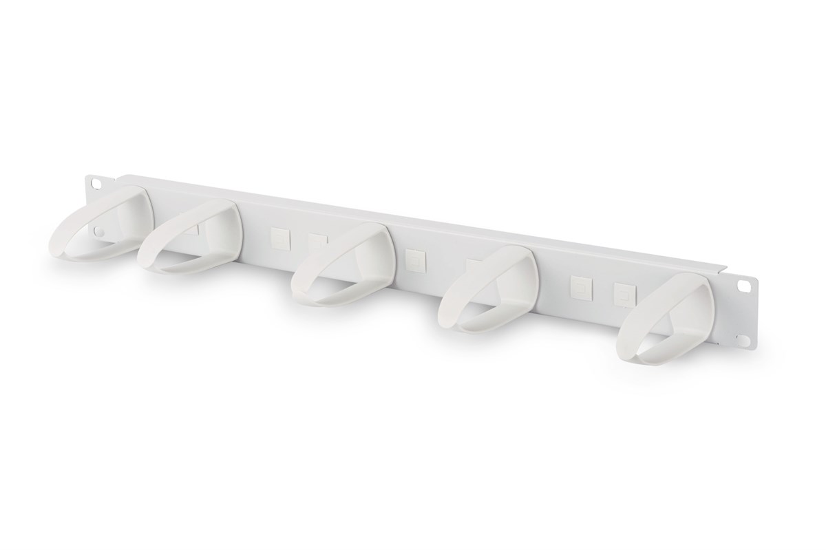 1U Kablo Düzenleme Panel'i, 5 x Plastik Kablo Halkalı, Döndürülebilir ve Sökülebilir, 31 x 85 mm, Montaj Parçaları Dahil, Gri Renk (RAL 7035)<br>
1U Cable Management Panel