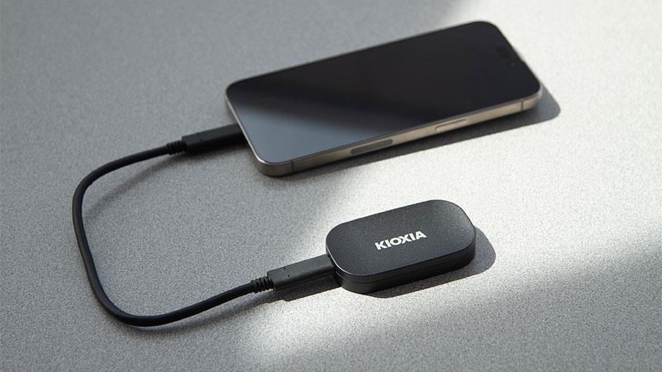 KIOXIA LXD20K001TG8 EXCERIA PLUS G2 Mini 1TB (1050/1000MB/s) USB ve TYPE-C Siyah Taşınabilir SSD Harddisk