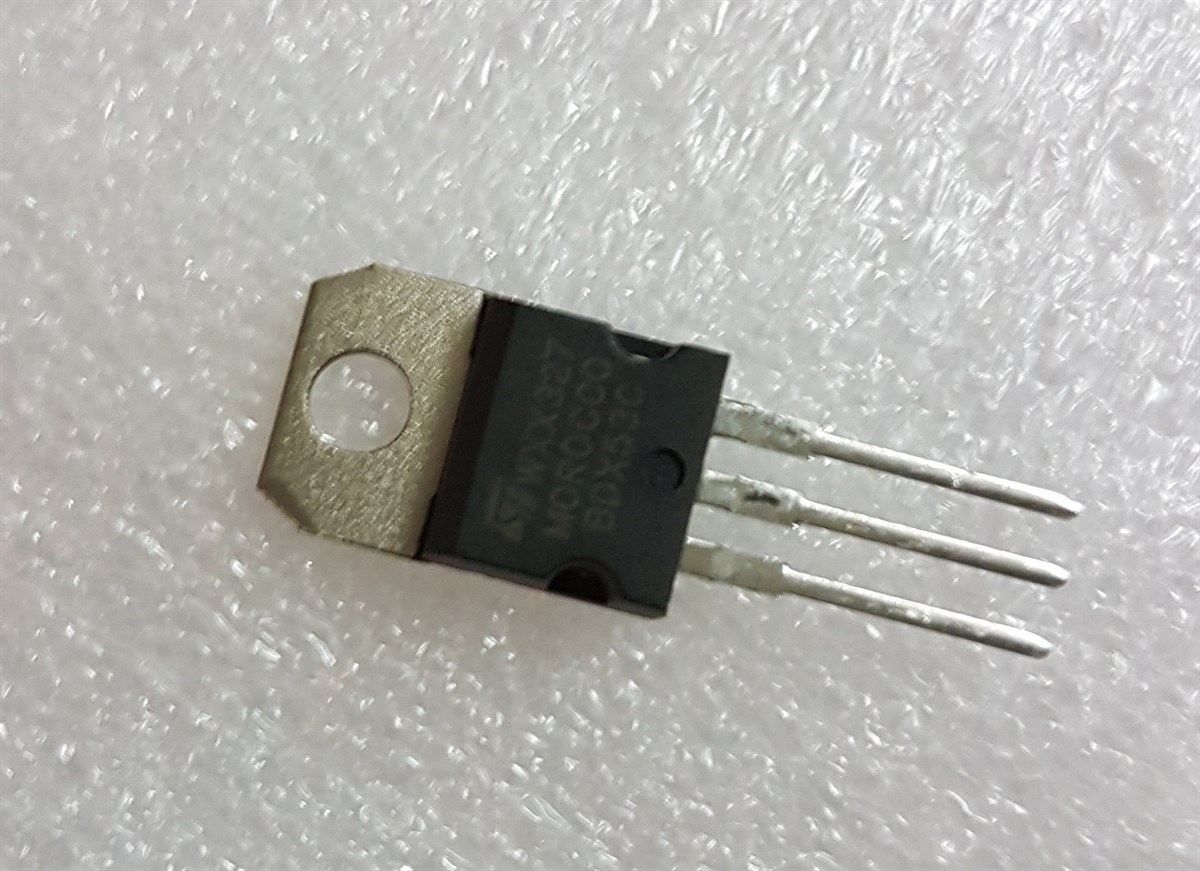 NPN DARL. 100V 8A 60W  TO220