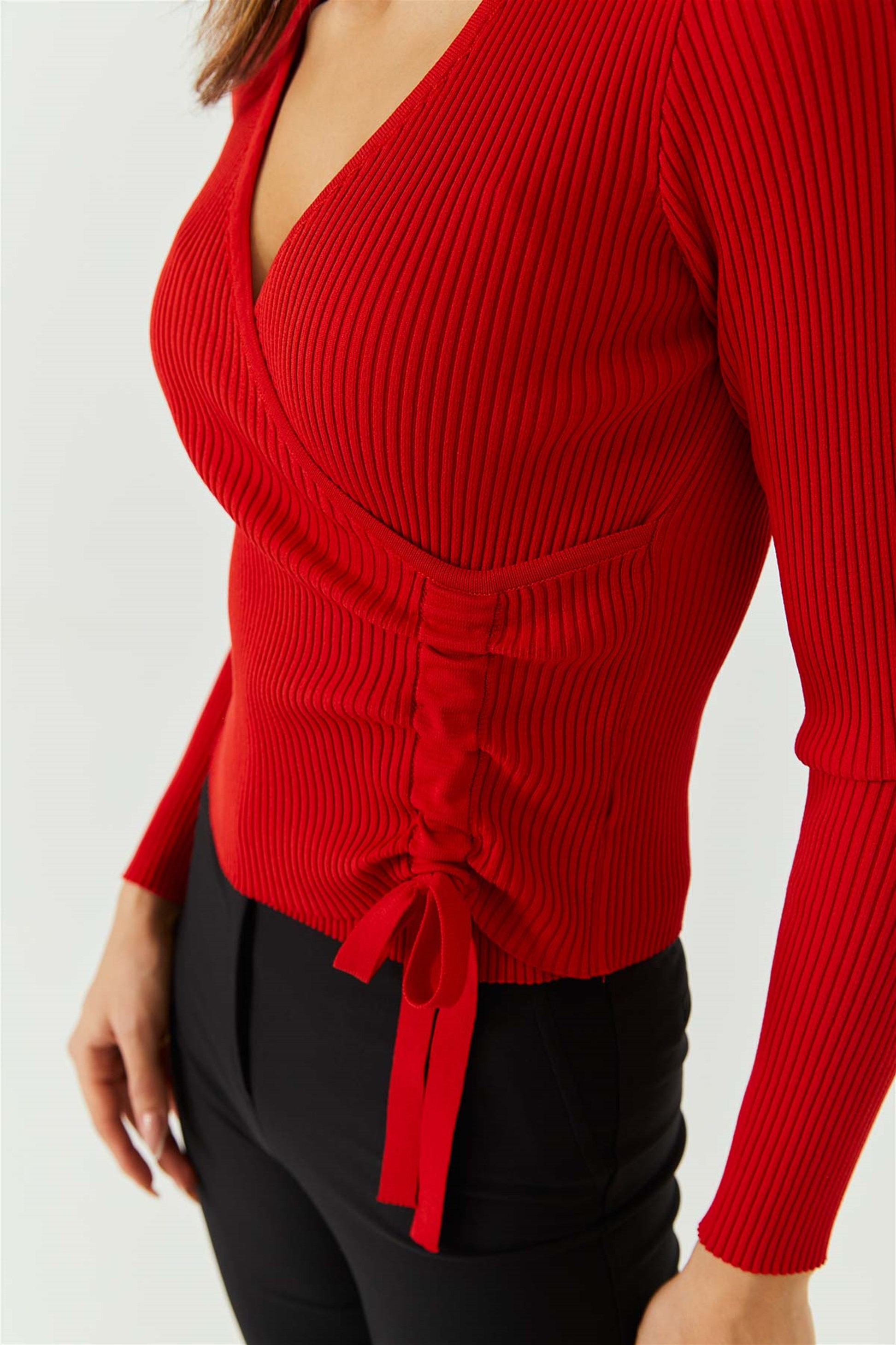 Fitilli Kruvaze Bağcık Detaylı Kadın Kırmızı Bluz | Tuba Butik
