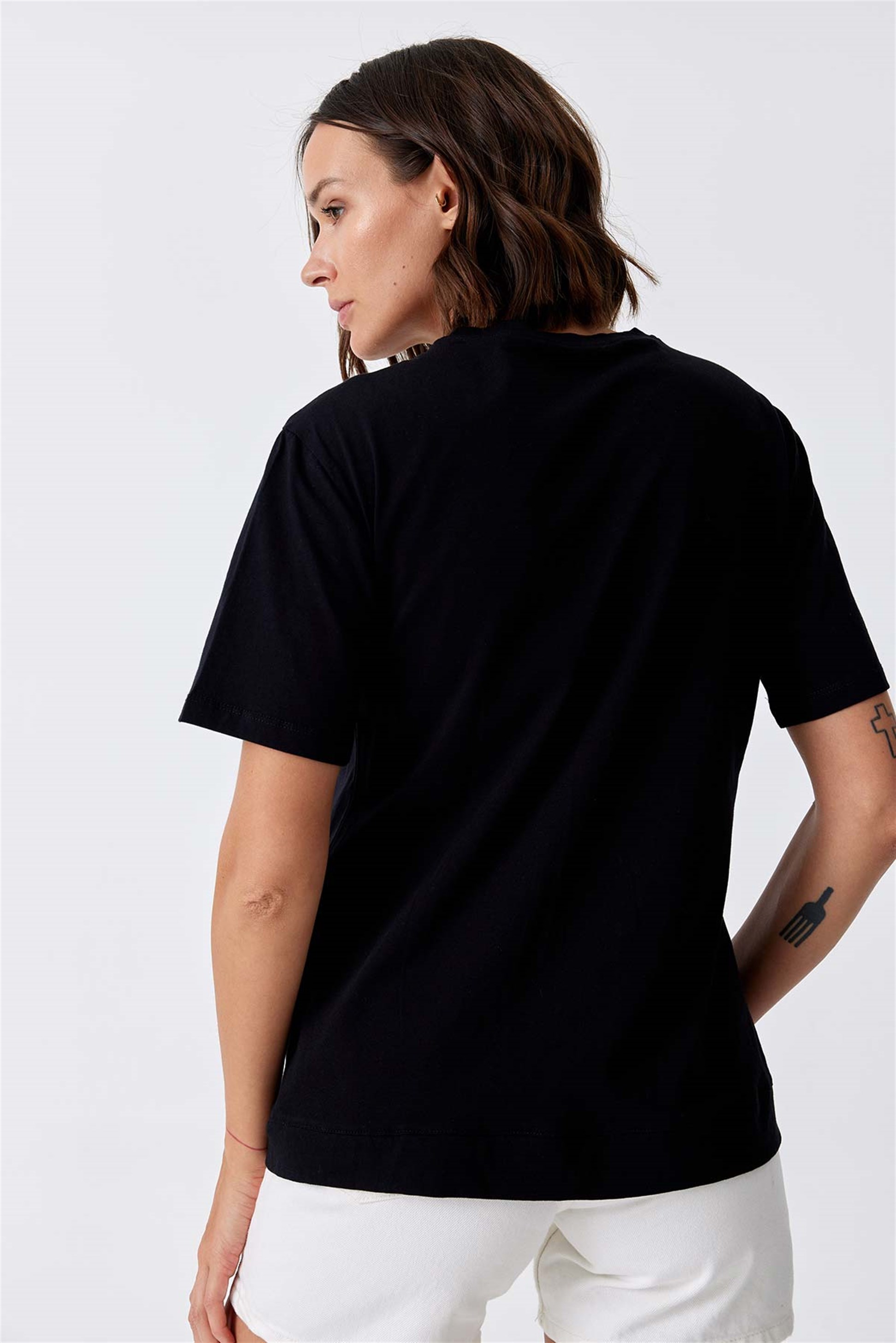Önü Parlak Taş Detaylı Siyah Kadın T-shirt | Tuba Butik