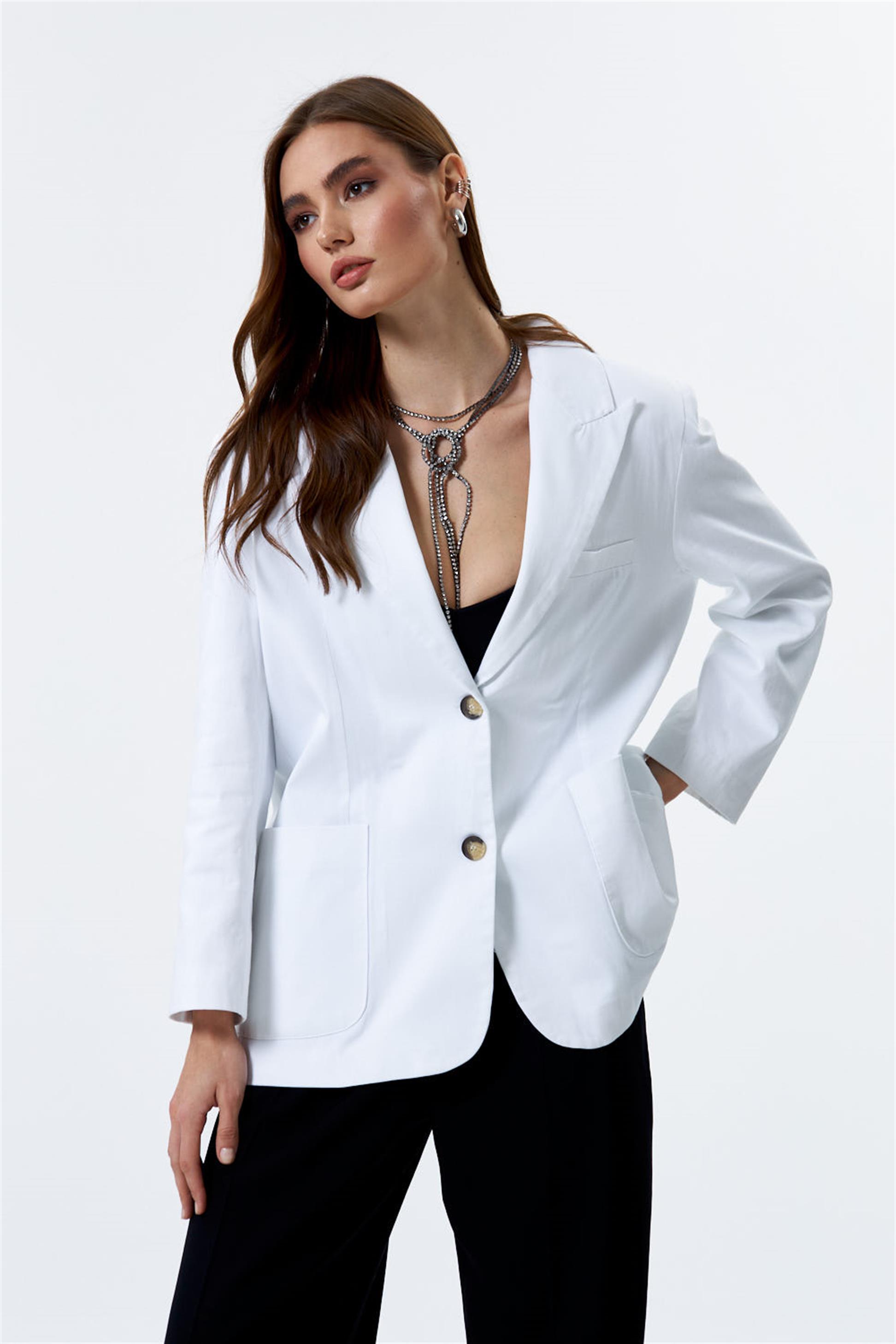 Oversize Sırtı Yırtmaçlı Beyaz Kadın Ceket | Tuba Butik