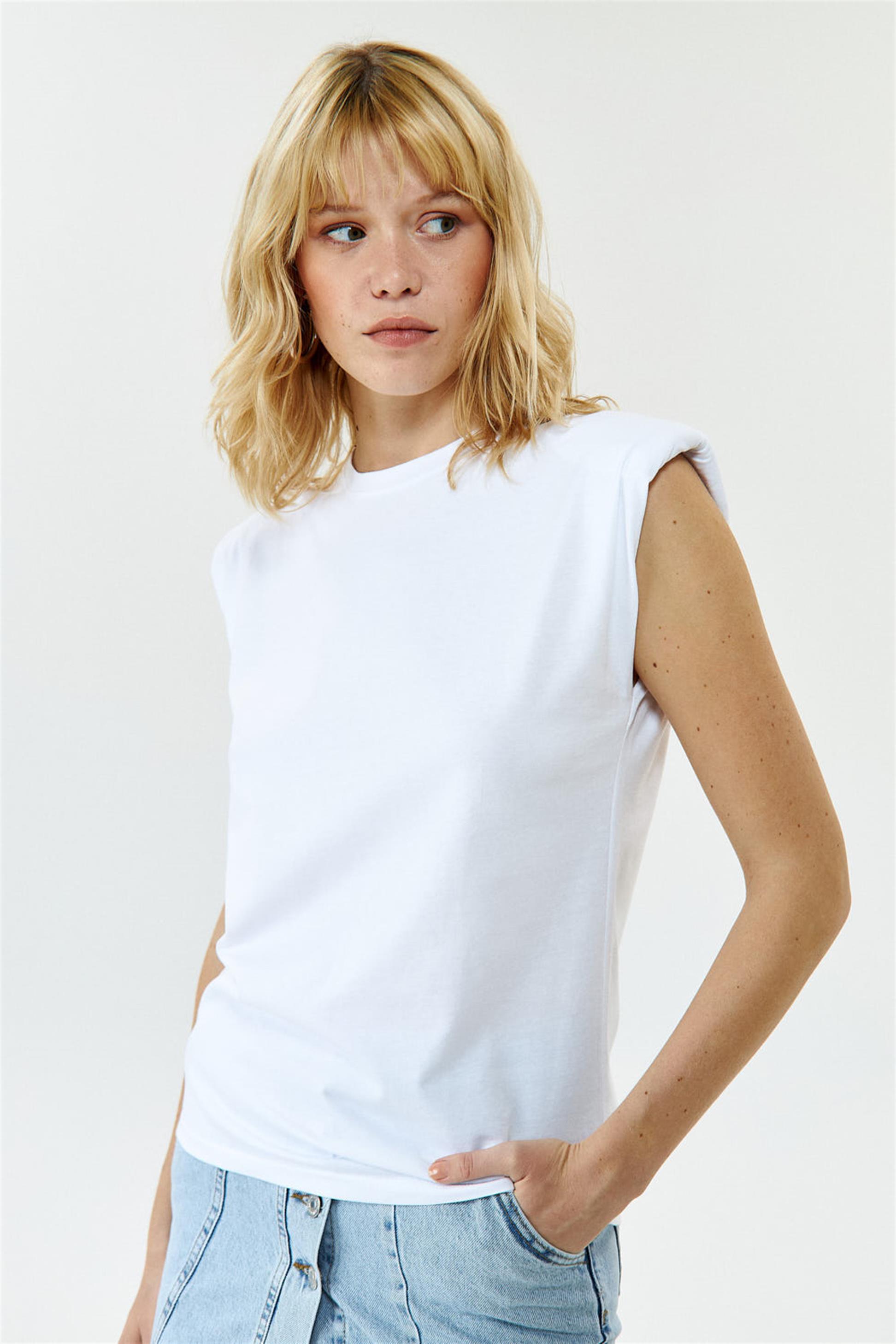 Vatkalı Sıfır Kol Beyaz Kadın Tişört | Tuba Butik