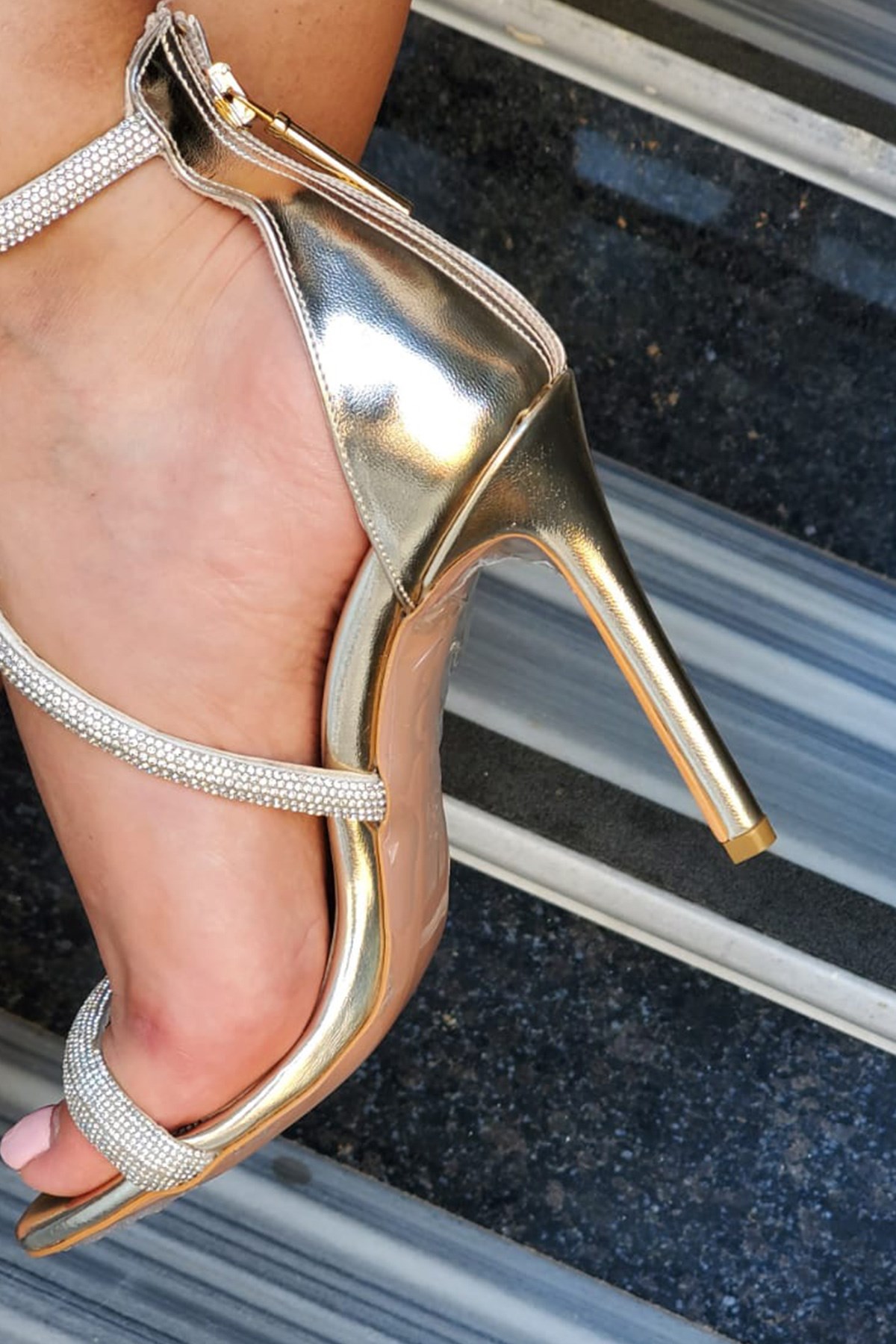 Amberley Kristal Taşlı Ayakkabı Gold | Giydim Gidiyor