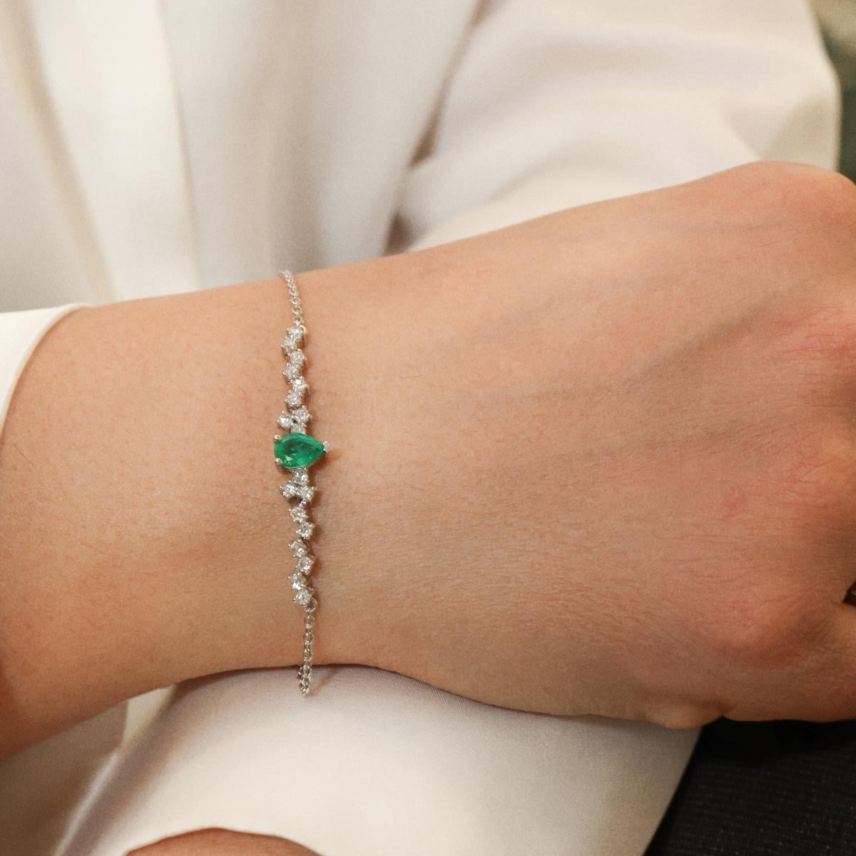 ZÜMRÜT TAŞLI PIRLANTA BİLEKLİK