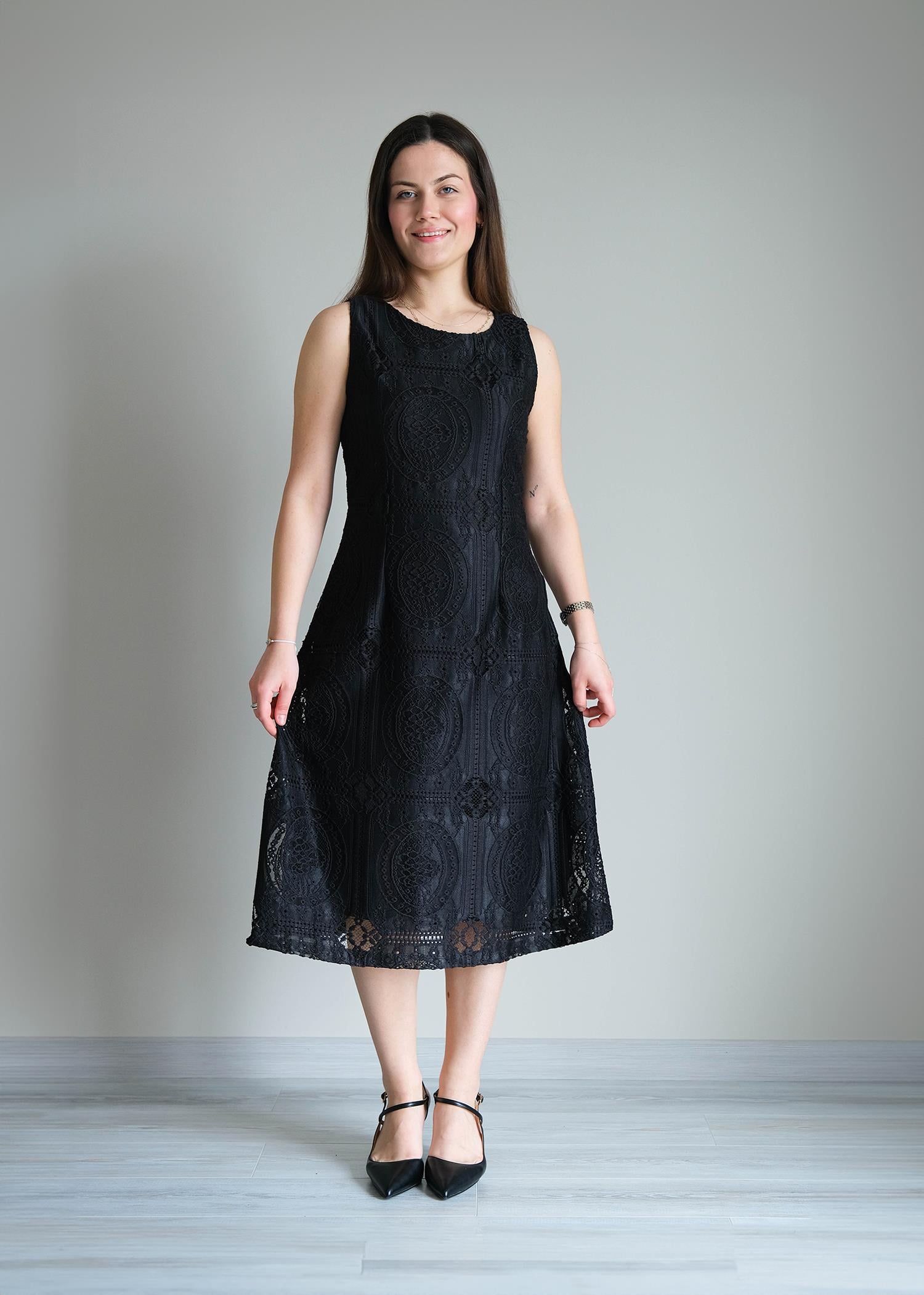 Kolsuz Dantel Elbise Siyah