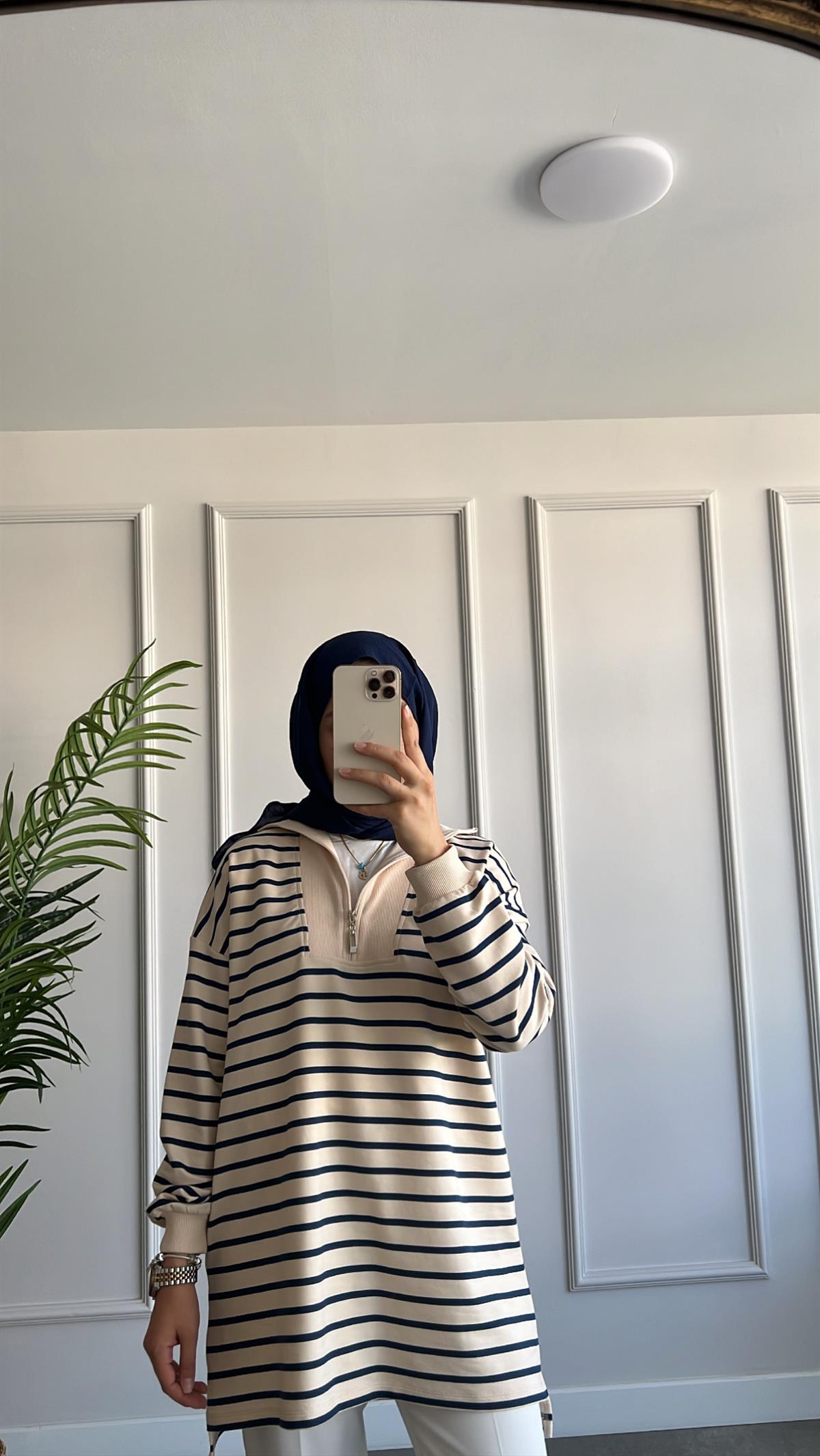 Fermuar Detaylı Yakalı Sweatshirt