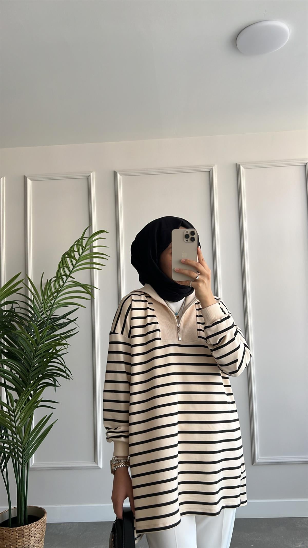 Fermuar Detaylı Yakalı Sweatshirt