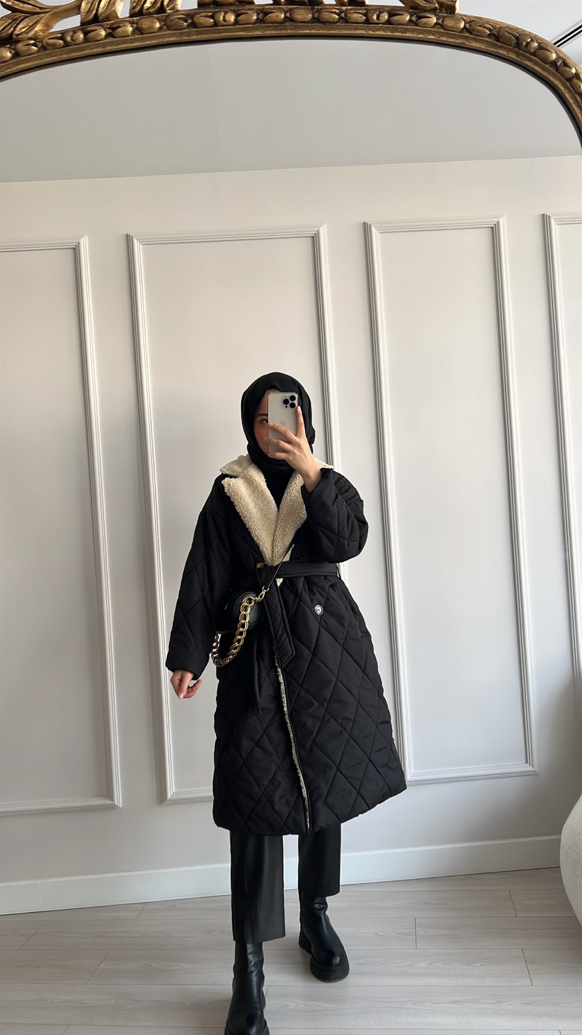 Peluş Detaylı Kapitone Mont 
