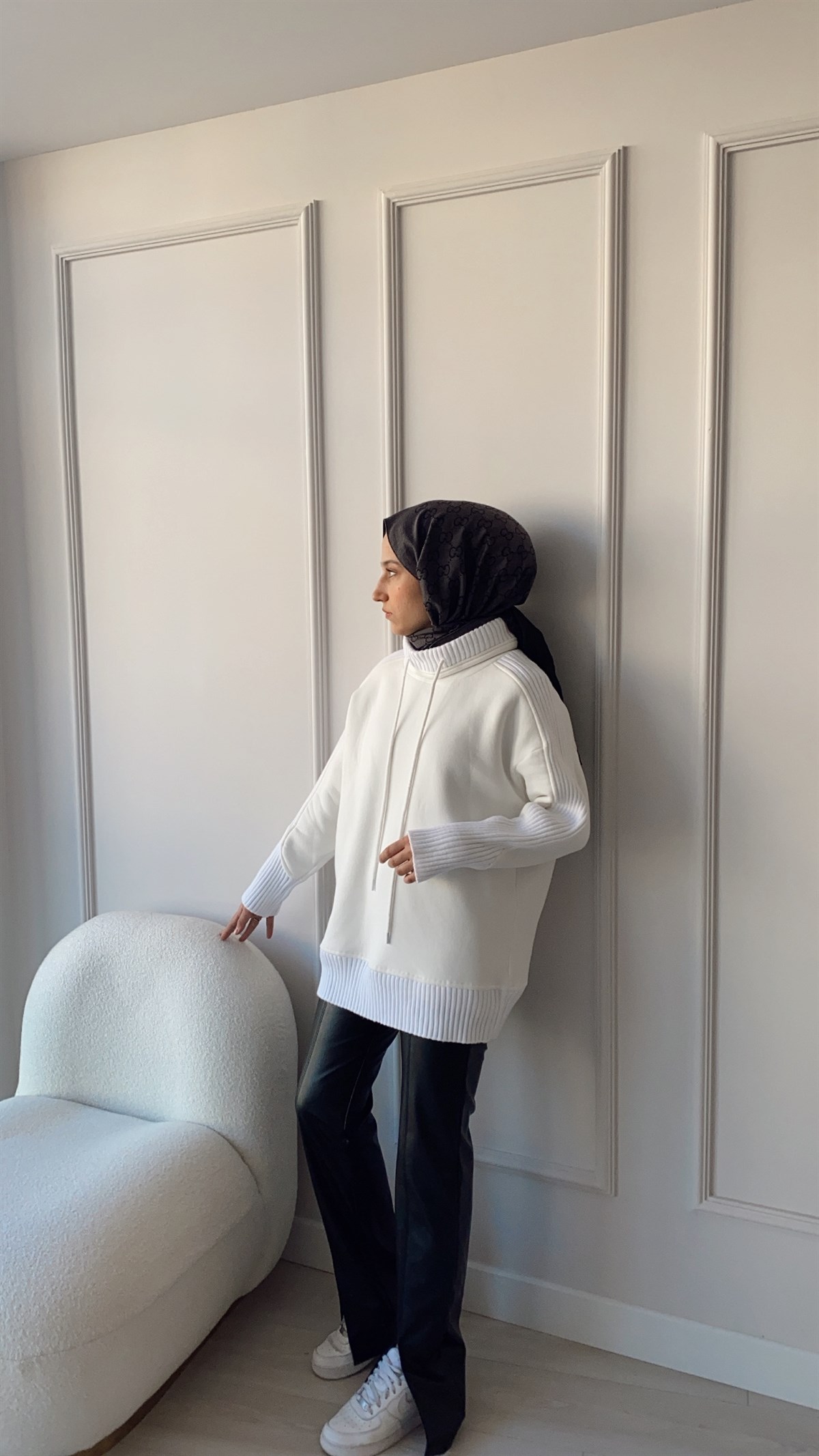Triko Detaylı Beyaz Sweatshirt