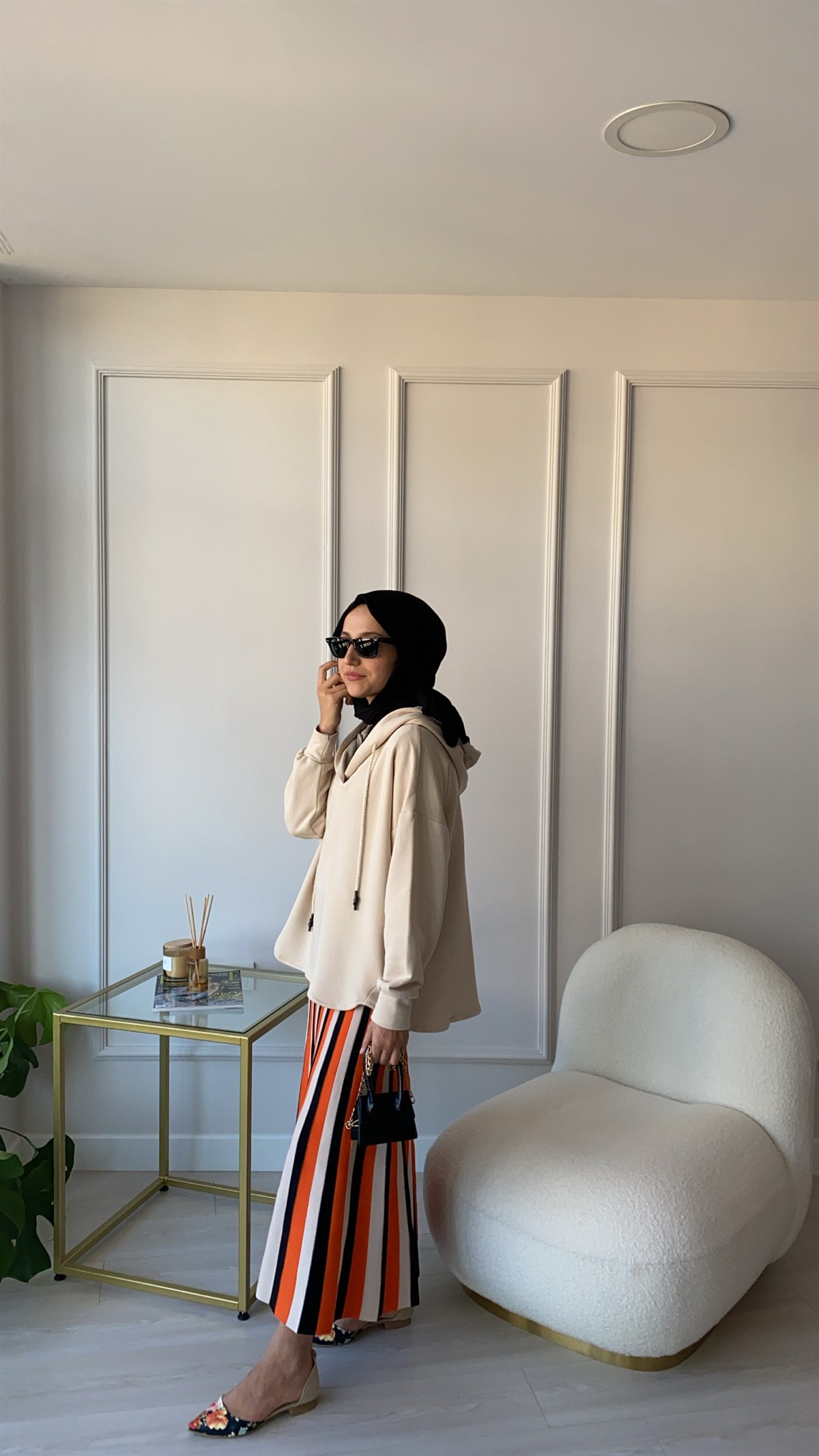 Yaka Detaylı Sweatshirt 