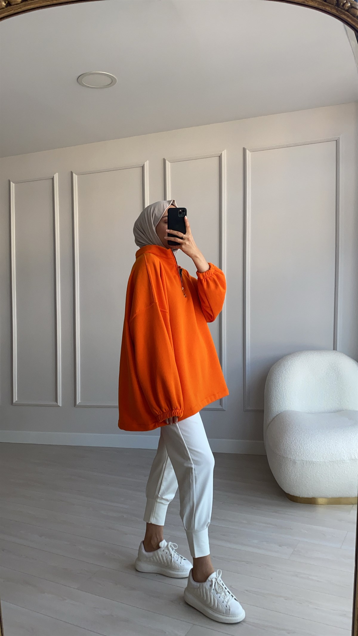 Yaka Detaylı Sweatshirt 