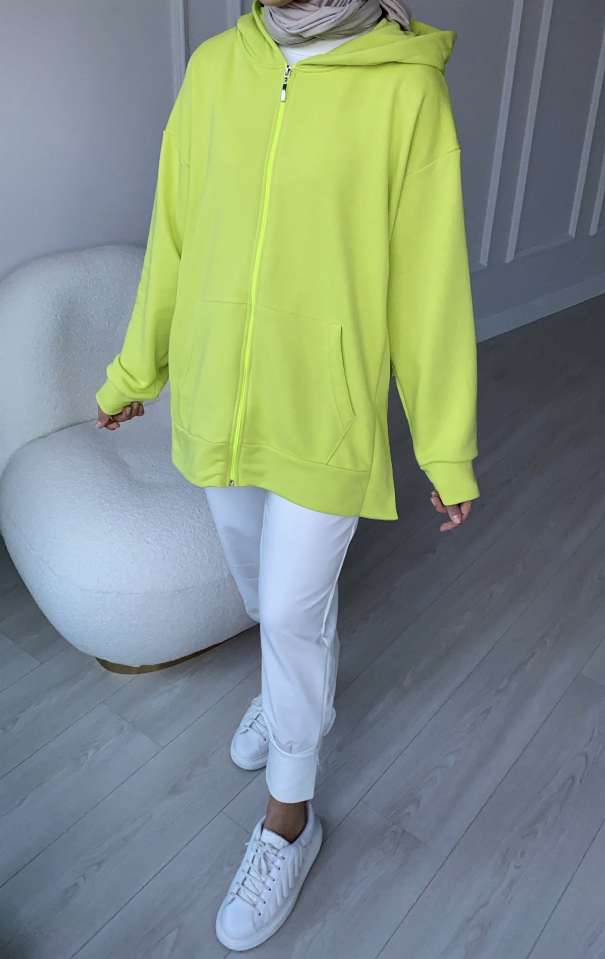Yandan Yırtmaç Detaylı Neon Hırka