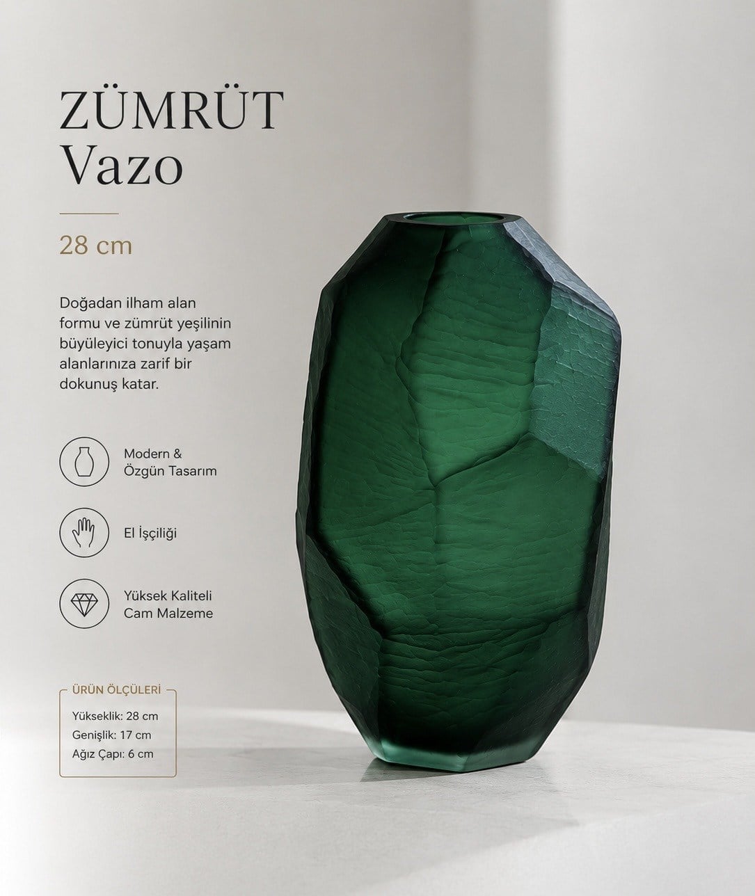 ZÜMRÜT RENGİ CAM VAZO