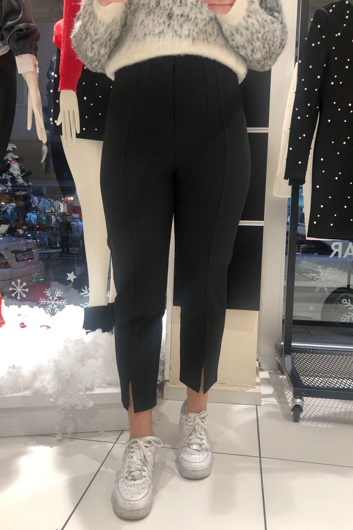 Paçası Yırtmaçlı Pantolon