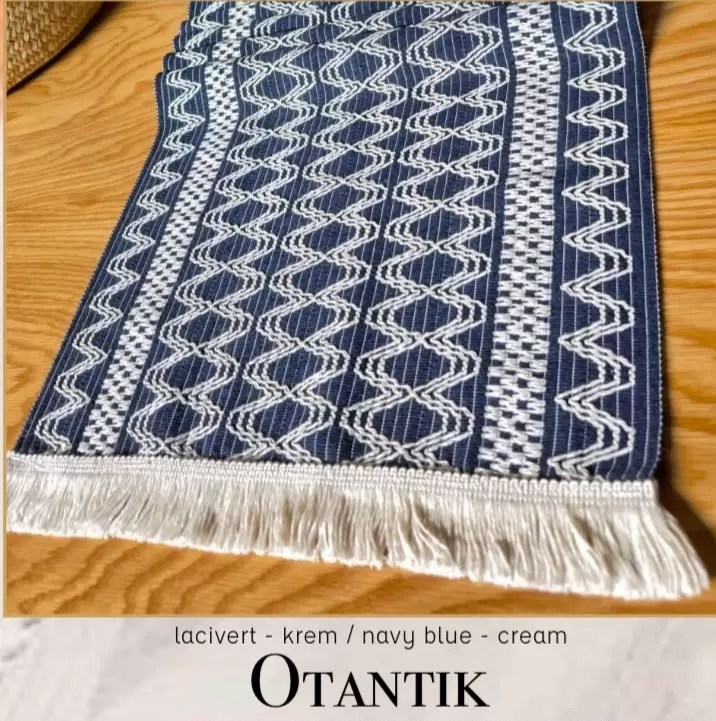 Masa Üzerine Runner, Sehpa Örtüsü Fransız Dantel Detaylı Otantik 40 x 140 cm Lacivert Krem