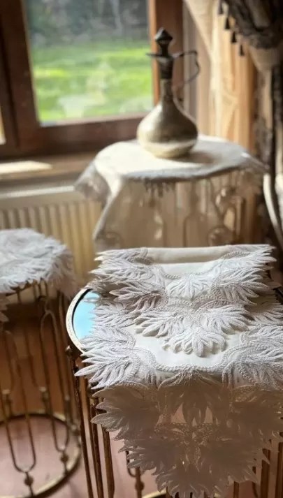 Samina Model  Krem Çeyizlik 5 Parça Dantelli Keten Masa Örtüsü Runner Seti