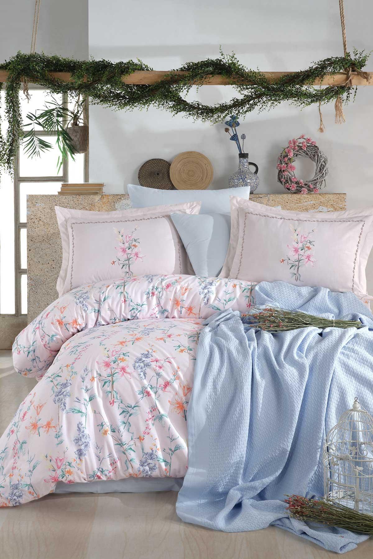 İyi Geceler İstanbul Çift Kişilik Nevresimli Pike Takımı Jasmine Mavi